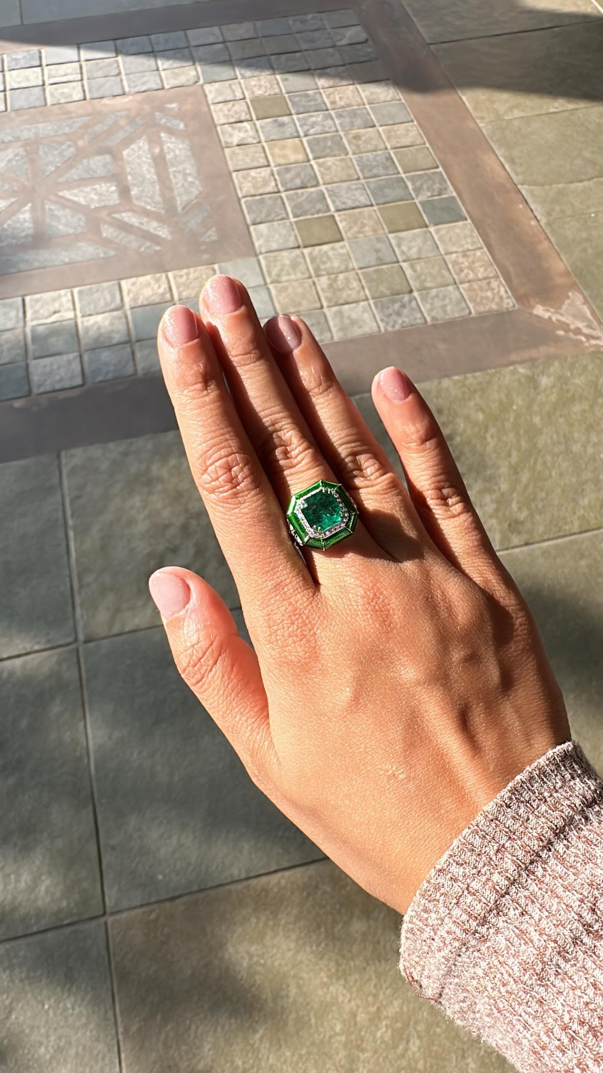 Set in 18K Gold, 3.47 carats Emerald, Green Enamel & Diamonds Engagement Ring For Sale 1