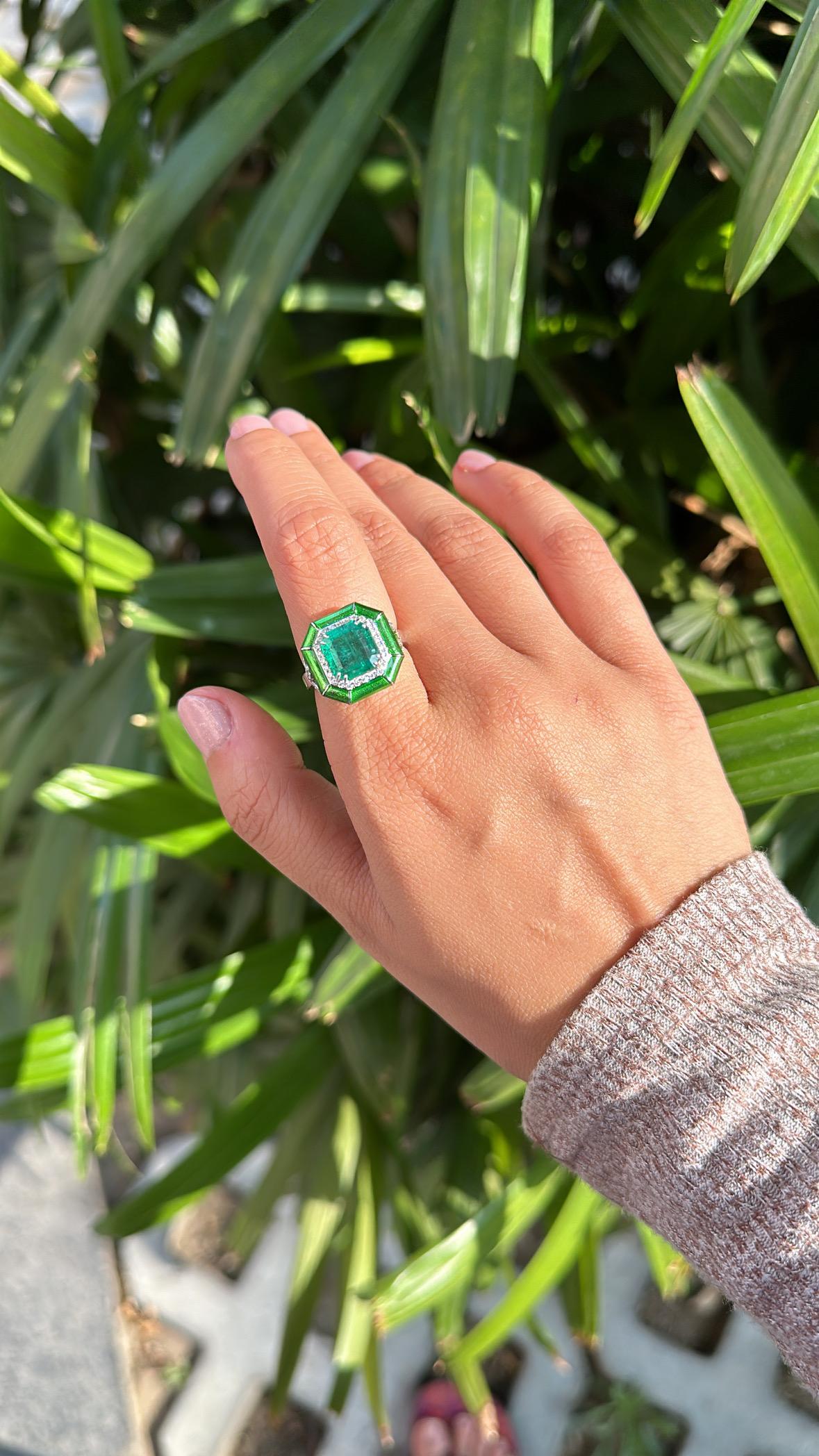 Set in 18K Gold, 3.47 carats Emerald, Green Enamel & Diamonds Engagement Ring For Sale 3