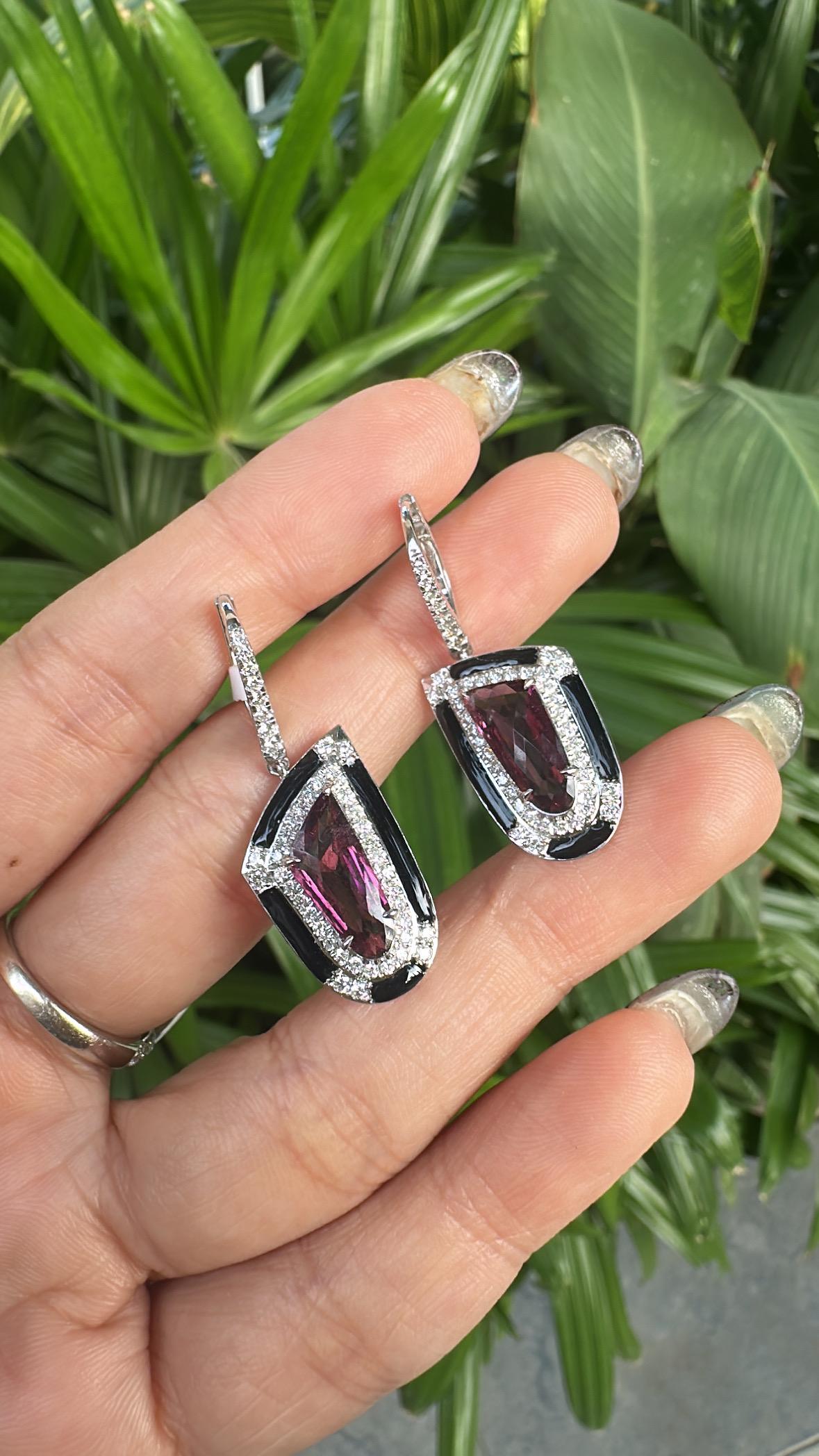 Femenino o masculino Pendientes colgantes de oro de 18 quilates, turmalina de 3,48 quilates, esmalte negro y diamantes en venta