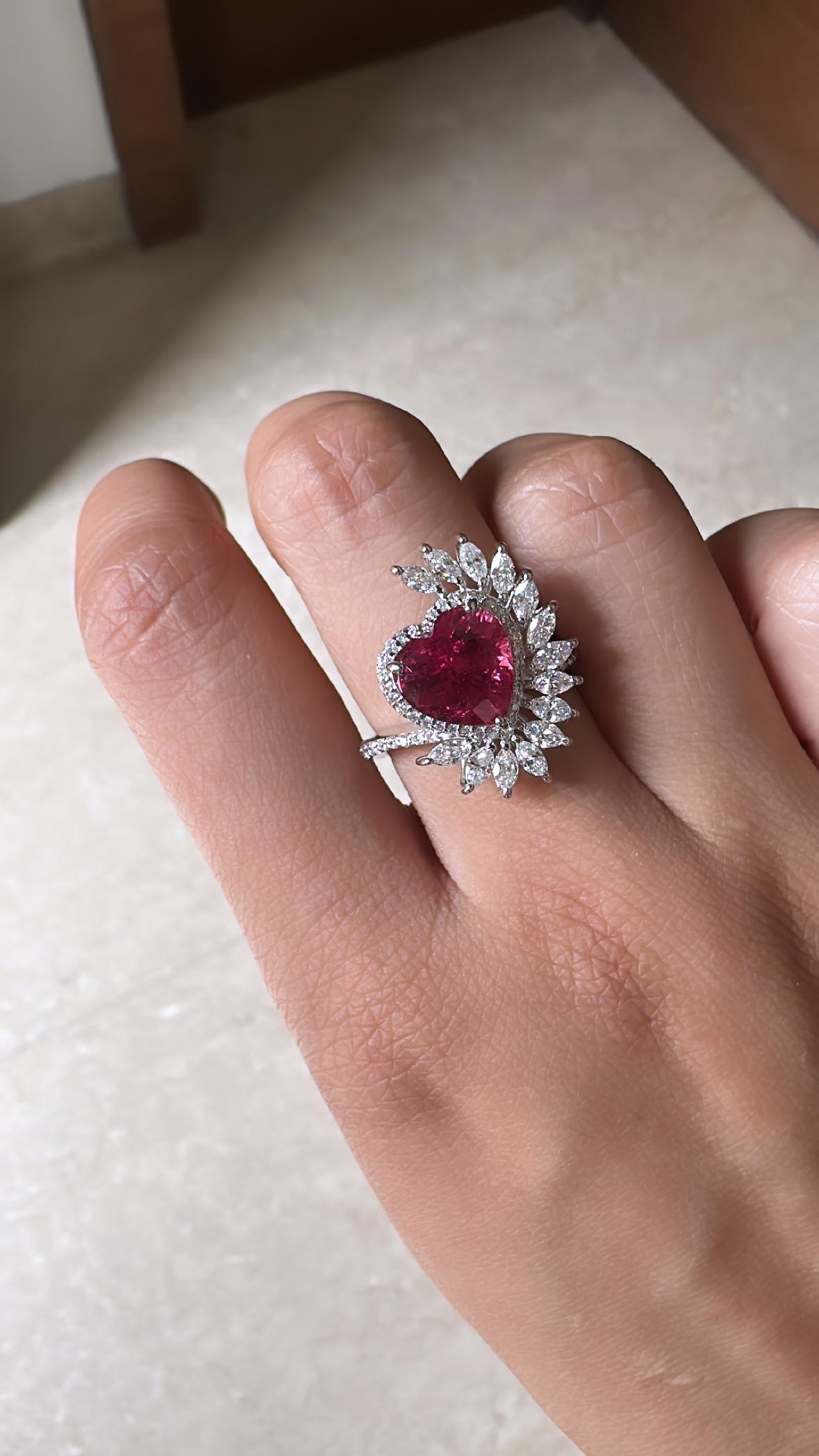 Set in 18K Gold, 3.51 Carats, Rubellite & Diamonds Engagement /Cocktail Ring For Sale 5