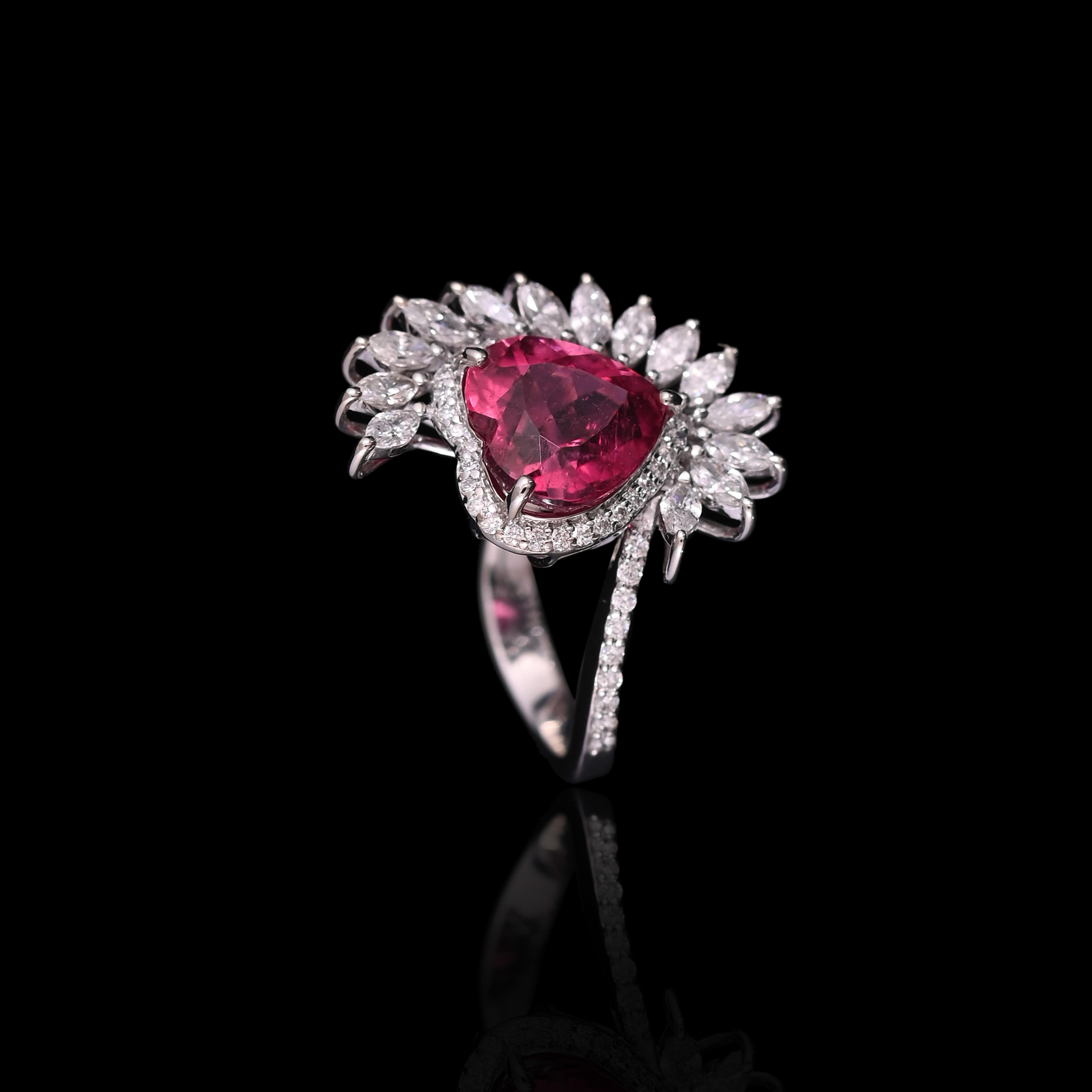 Set in 18K Gold, 3.51 Carats, Rubellite & Diamonds Engagement /Cocktail Ring For Sale 6