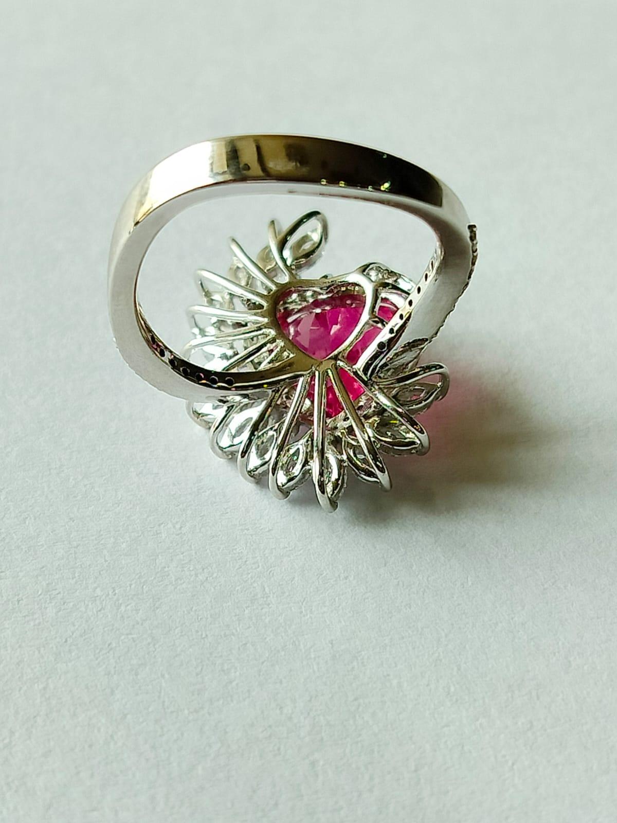 Set in 18K Gold, 3.51 Carats, Rubellite & Diamonds Engagement /Cocktail Ring For Sale 2
