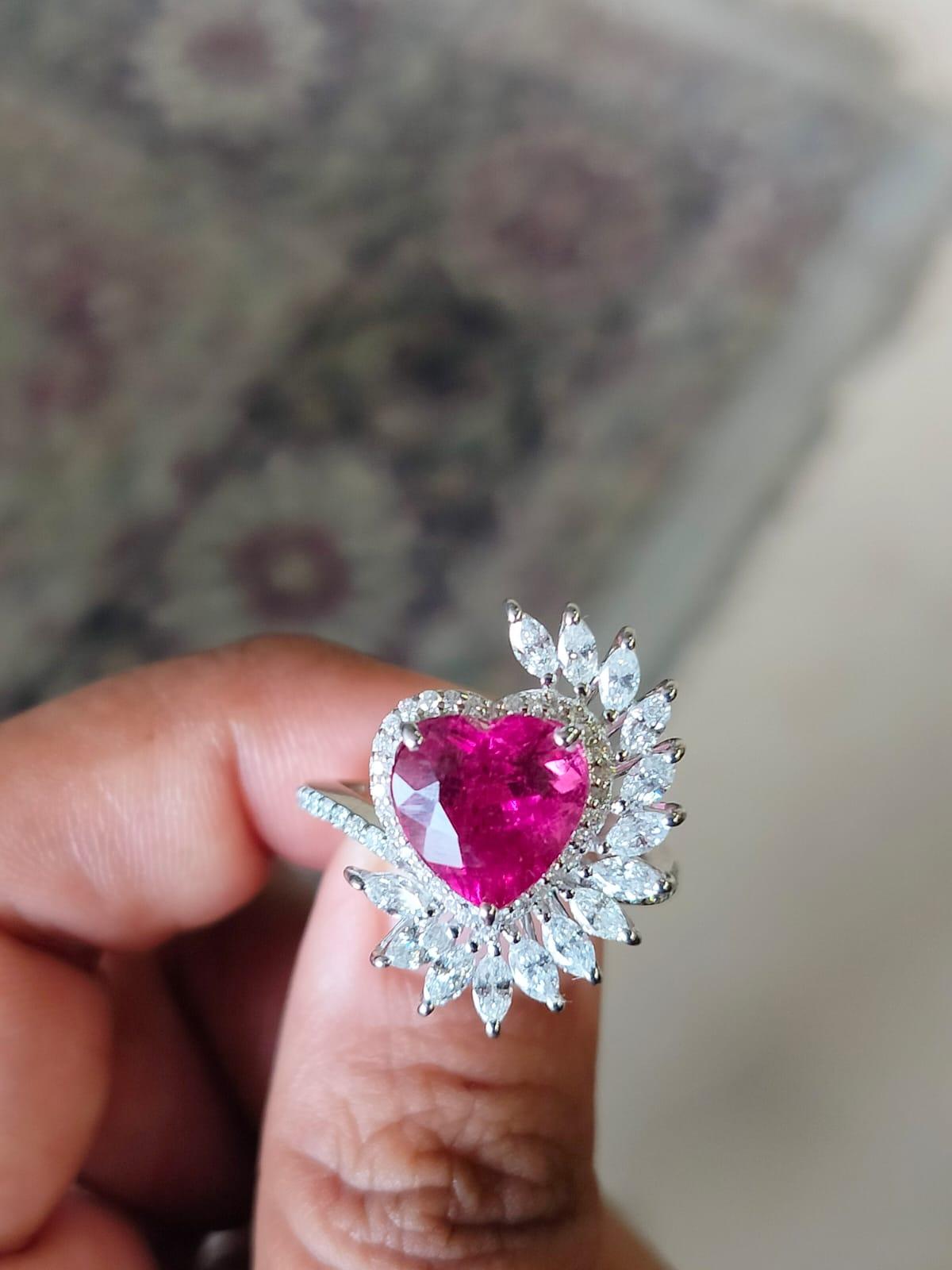 Set in 18K Gold, 3.51 Carats, Rubellite & Diamonds Engagement /Cocktail Ring For Sale 3