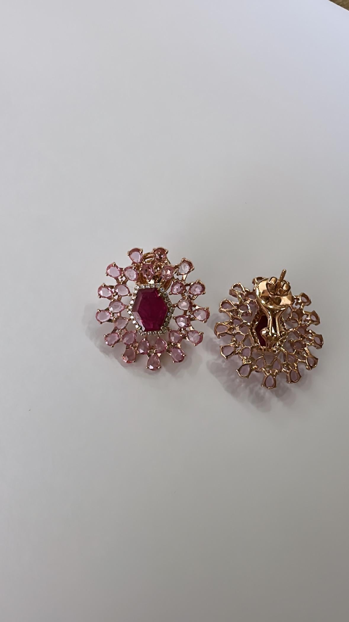 Set in 18K Gold, 3.53 carats Ruby, Pink Sapphires & Diamonds Stud Earrings For Sale 1