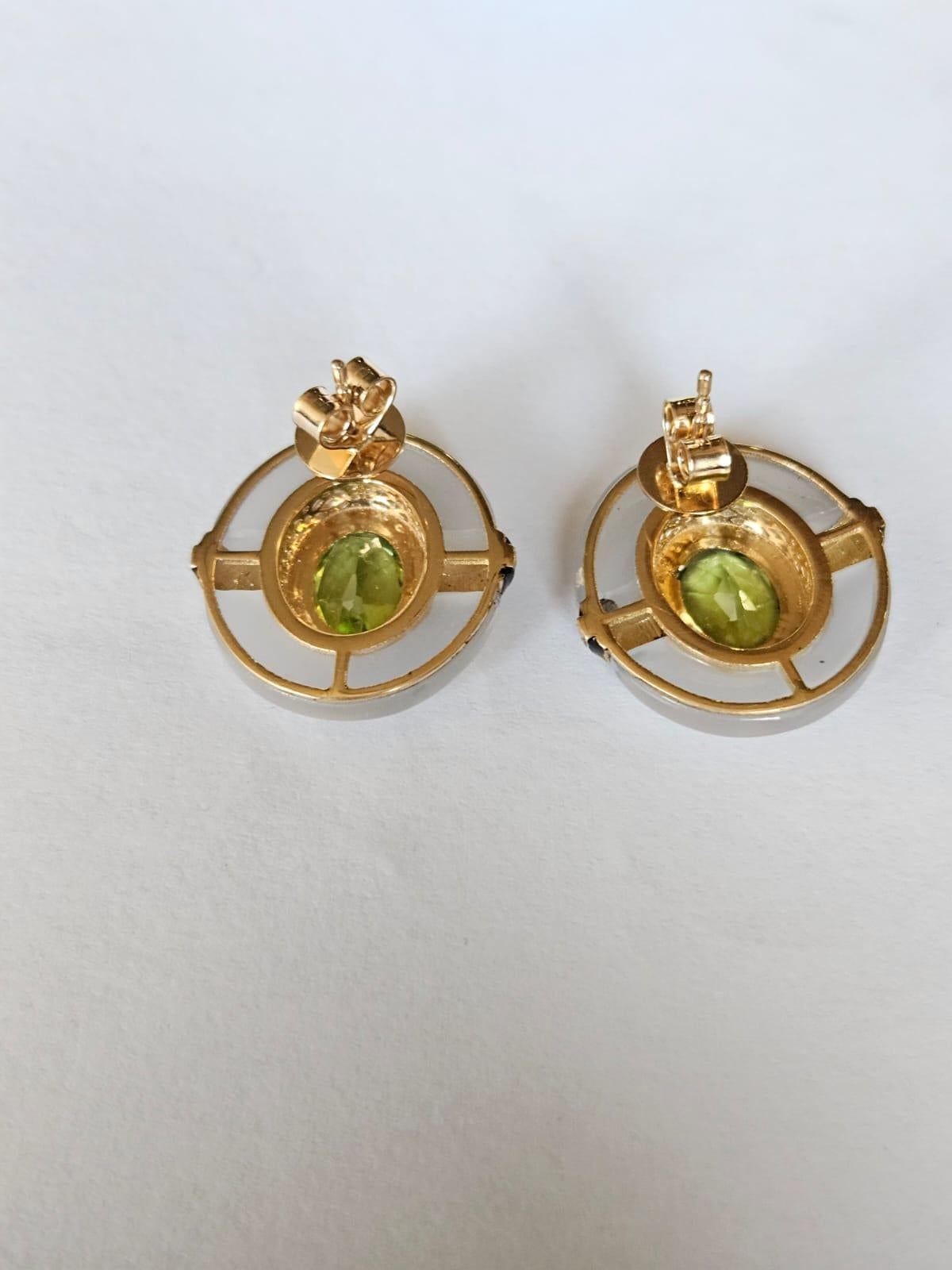 Art Deco Set in 18K Gold, 3.55 carats, Peridot, Chalcedony & Diamonds Stud Earrings For Sale