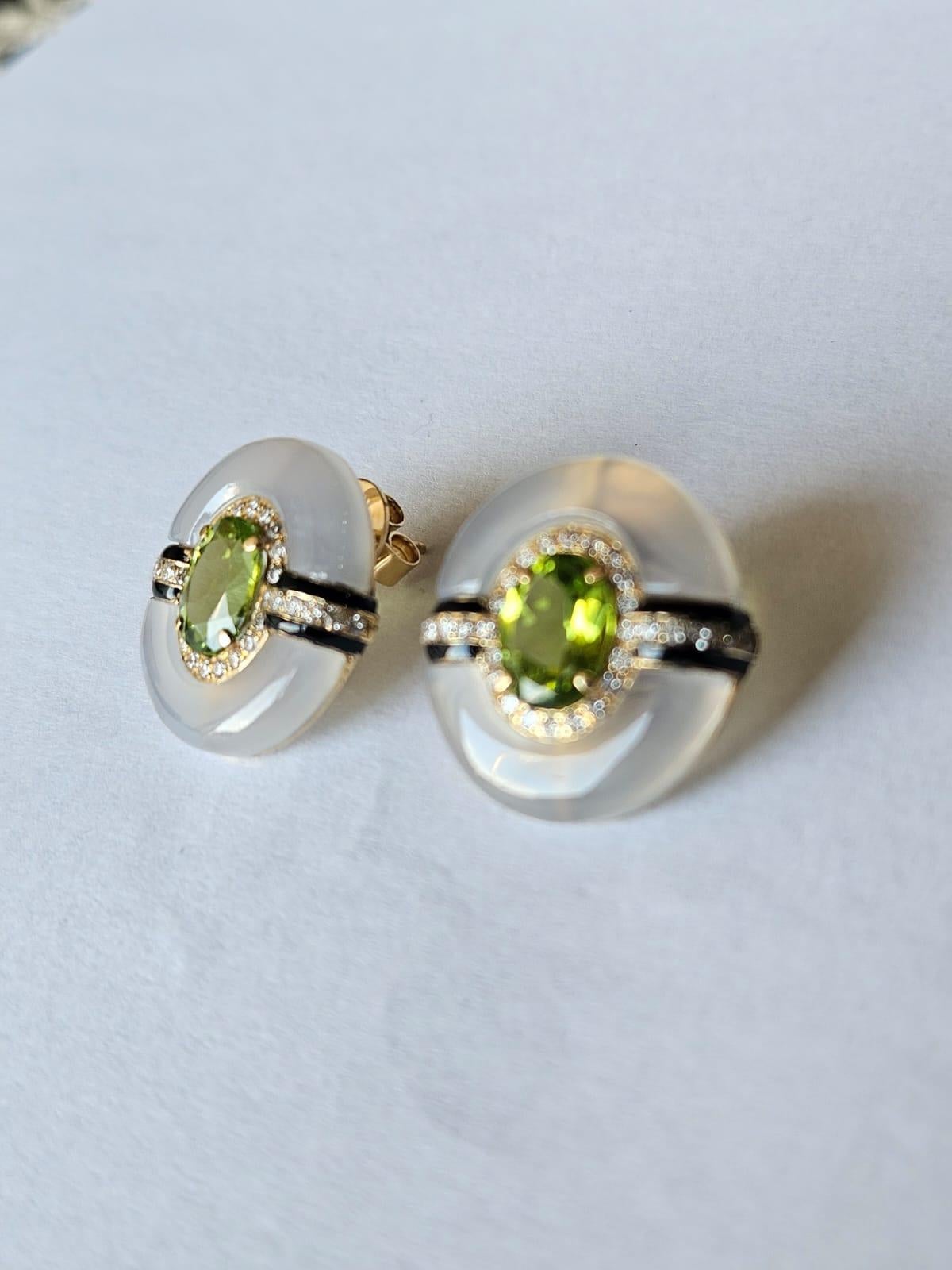 Set in 18K Gold, 3.55 carats, Peridot, Chalcedony & Diamonds Stud Earrings In New Condition For Sale In Hong Kong, HK