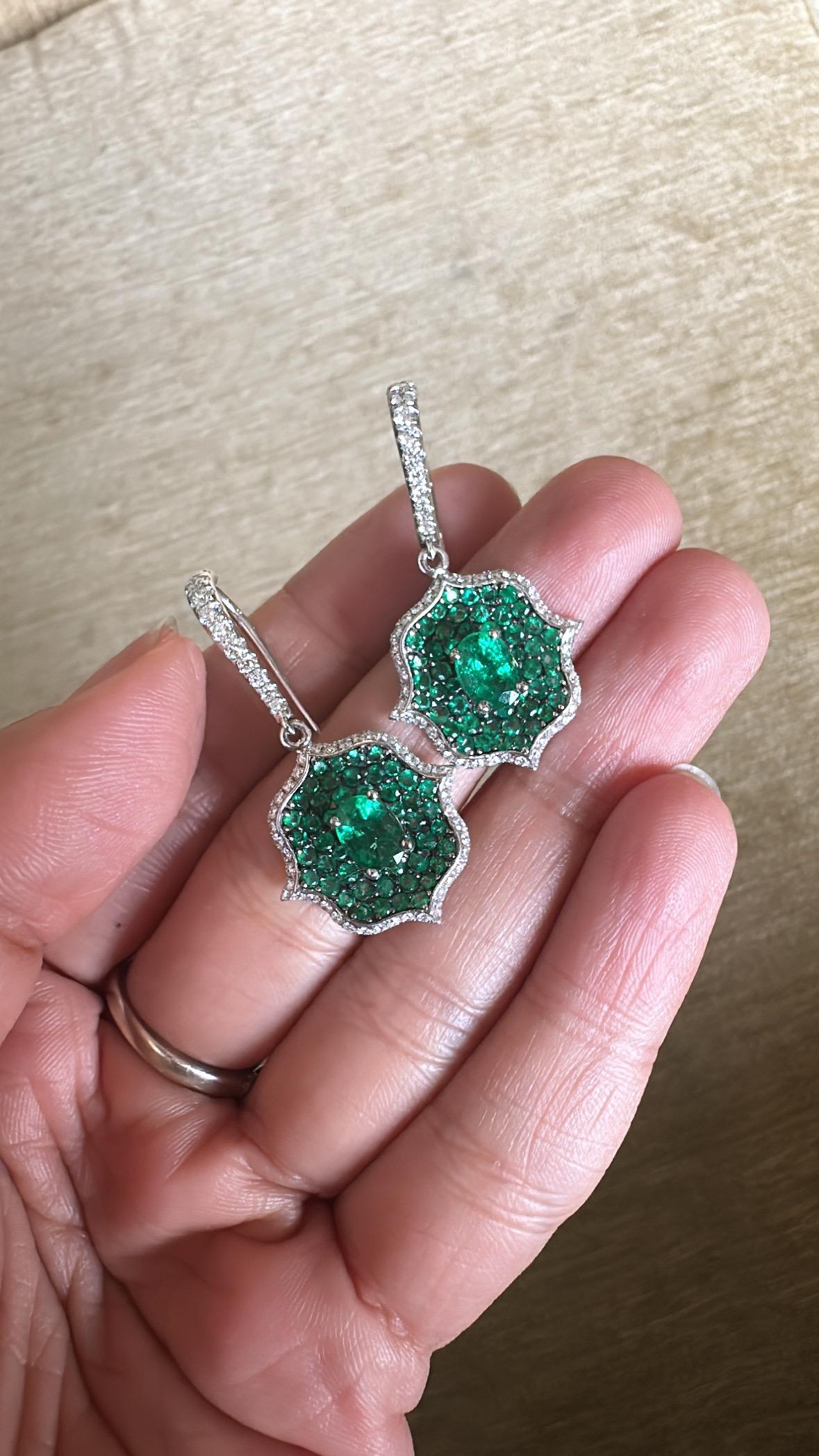 Modern Set in 18K Gold, 3.57 carats, natural Zambian Emeralds & Diamonds Dangle Earring For Sale