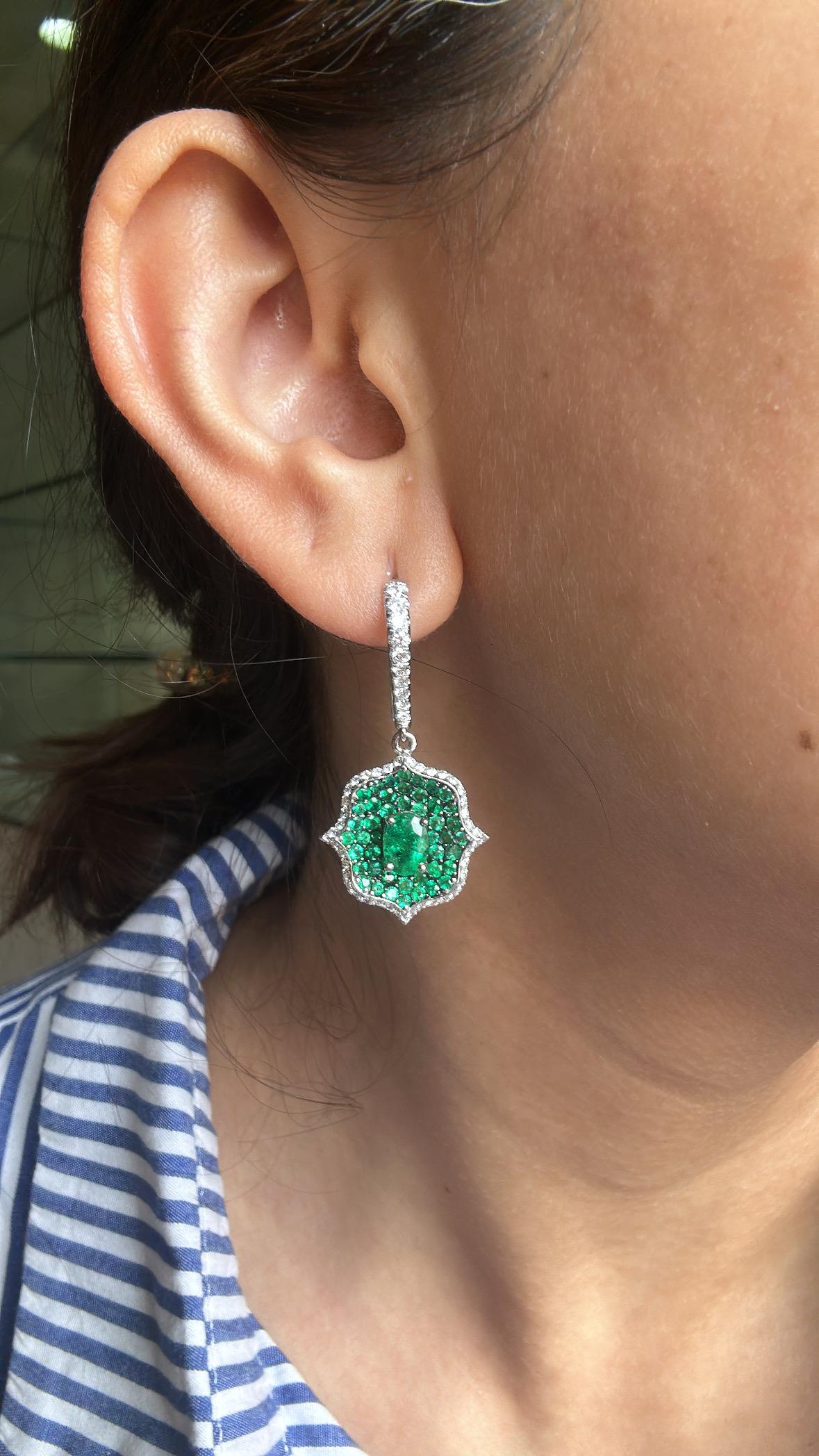 Oval Cut Set in 18K Gold, 3.57 carats, natural Zambian Emeralds & Diamonds Dangle Earring For Sale