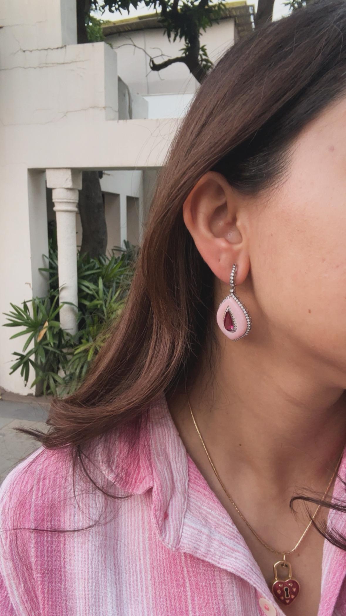 Orecchini pendenti in oro 18 carati, 3,62 carati, rubelliti, opali rosa e diamanti in vendita 6