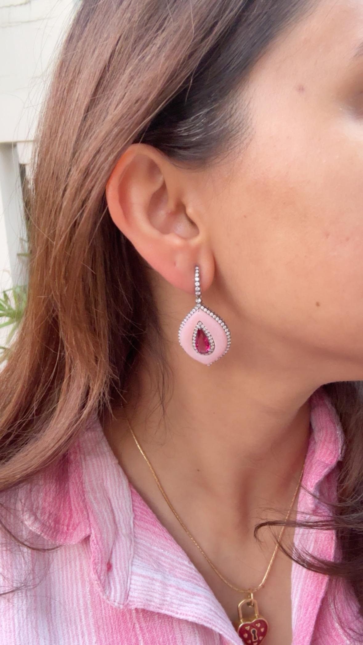 Orecchini pendenti in oro 18 carati, 3,62 carati, rubelliti, opali rosa e diamanti in vendita 7