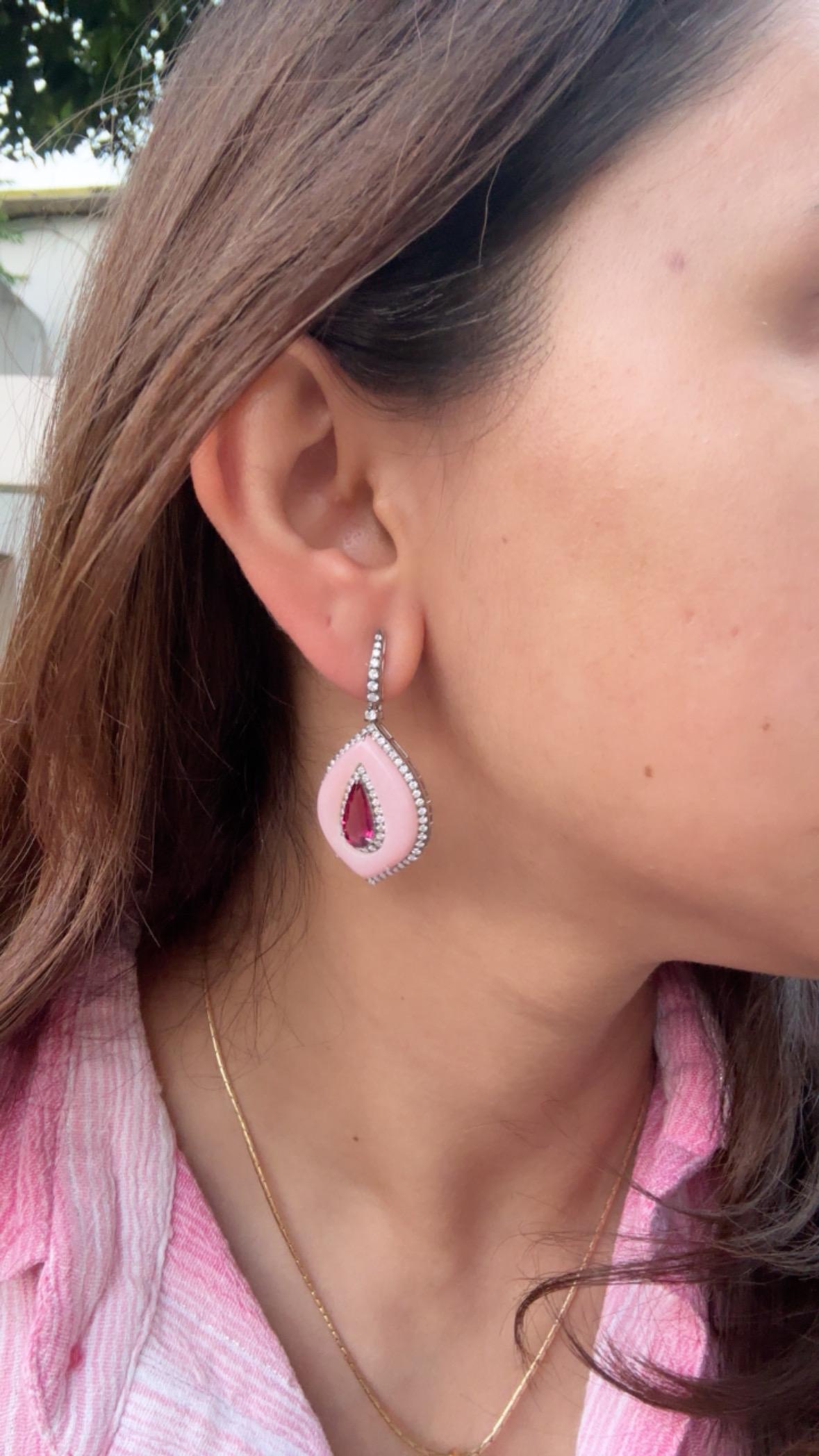 Orecchini pendenti in oro 18 carati, 3,62 carati, rubelliti, opali rosa e diamanti in vendita 8