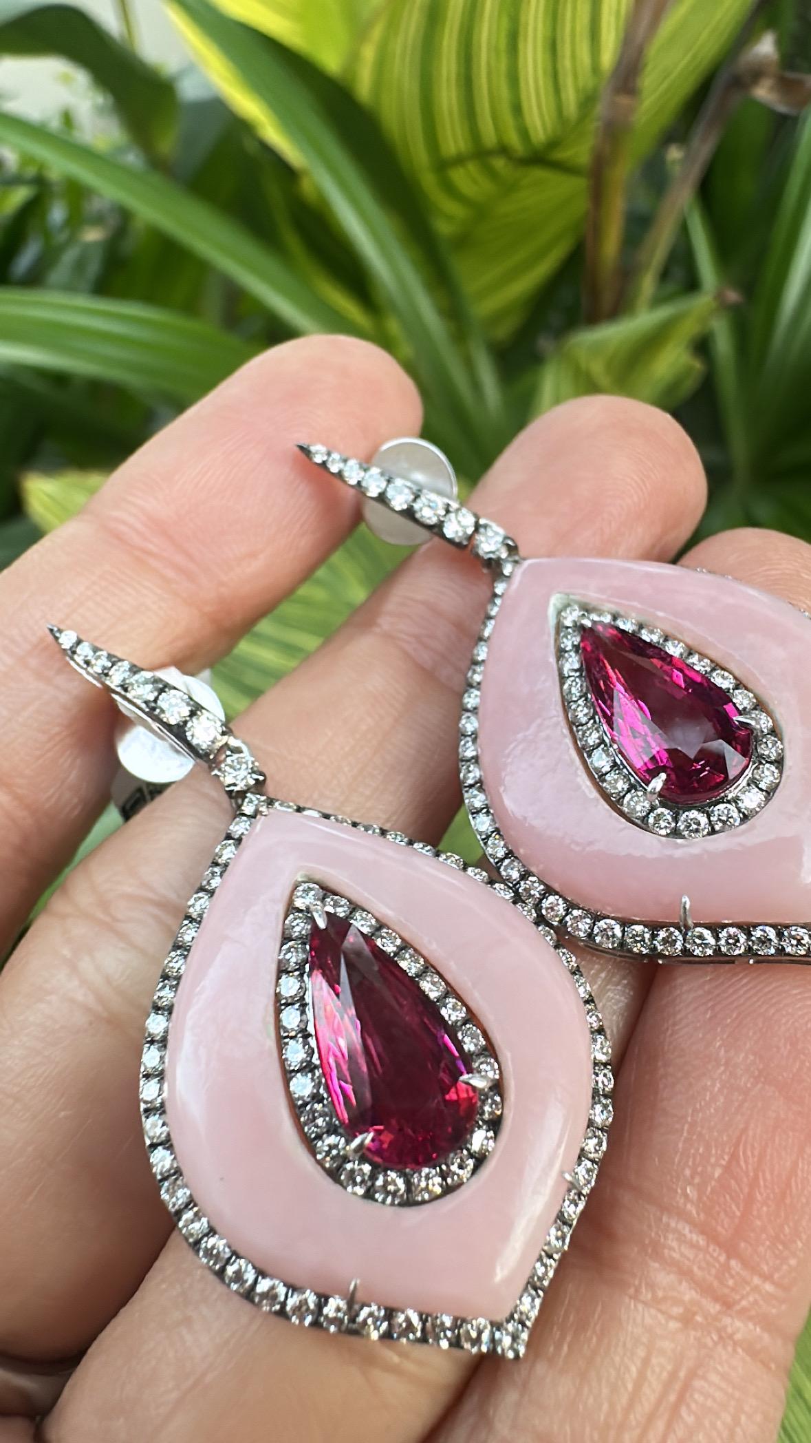 da uomo o donna Orecchini pendenti in oro 18 carati, 3,62 carati, rubelliti, opali rosa e diamanti in vendita