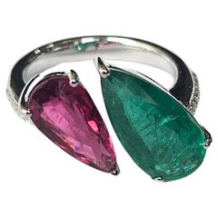 Set in 18K Gold, 3.65 carats, Emerald, Rubellite
Diamonds Engagement Ring Set in 18K Gold, 3.65 carats, Emerald, Rubellite
Diamonds Engagement Ring