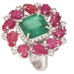 18 Karat Gold 3.66 Carat Zambian Emerald and Carved Ruby Cocktail Ring