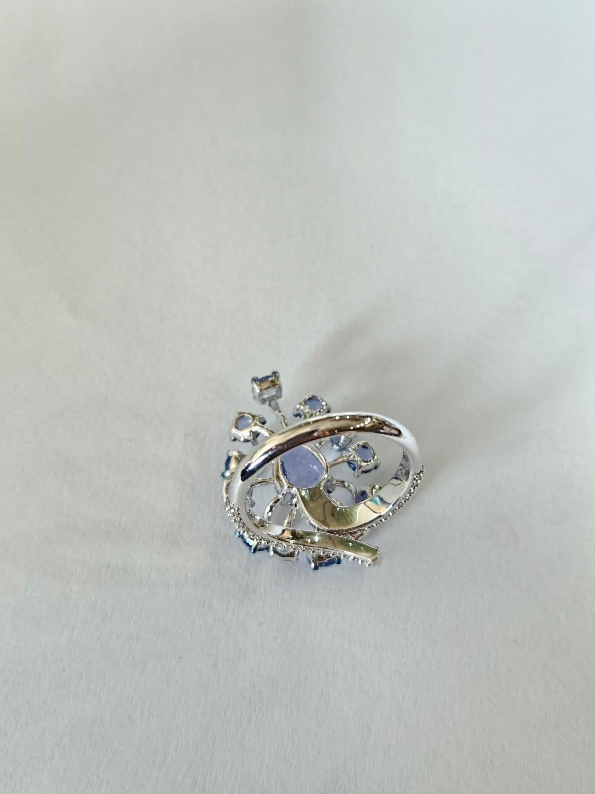 Cocktailring aus 18 Karat Gold, 3,66 Karat, blaue Ceylon-Saphire und Diamanten (Rosenschliff) im Angebot