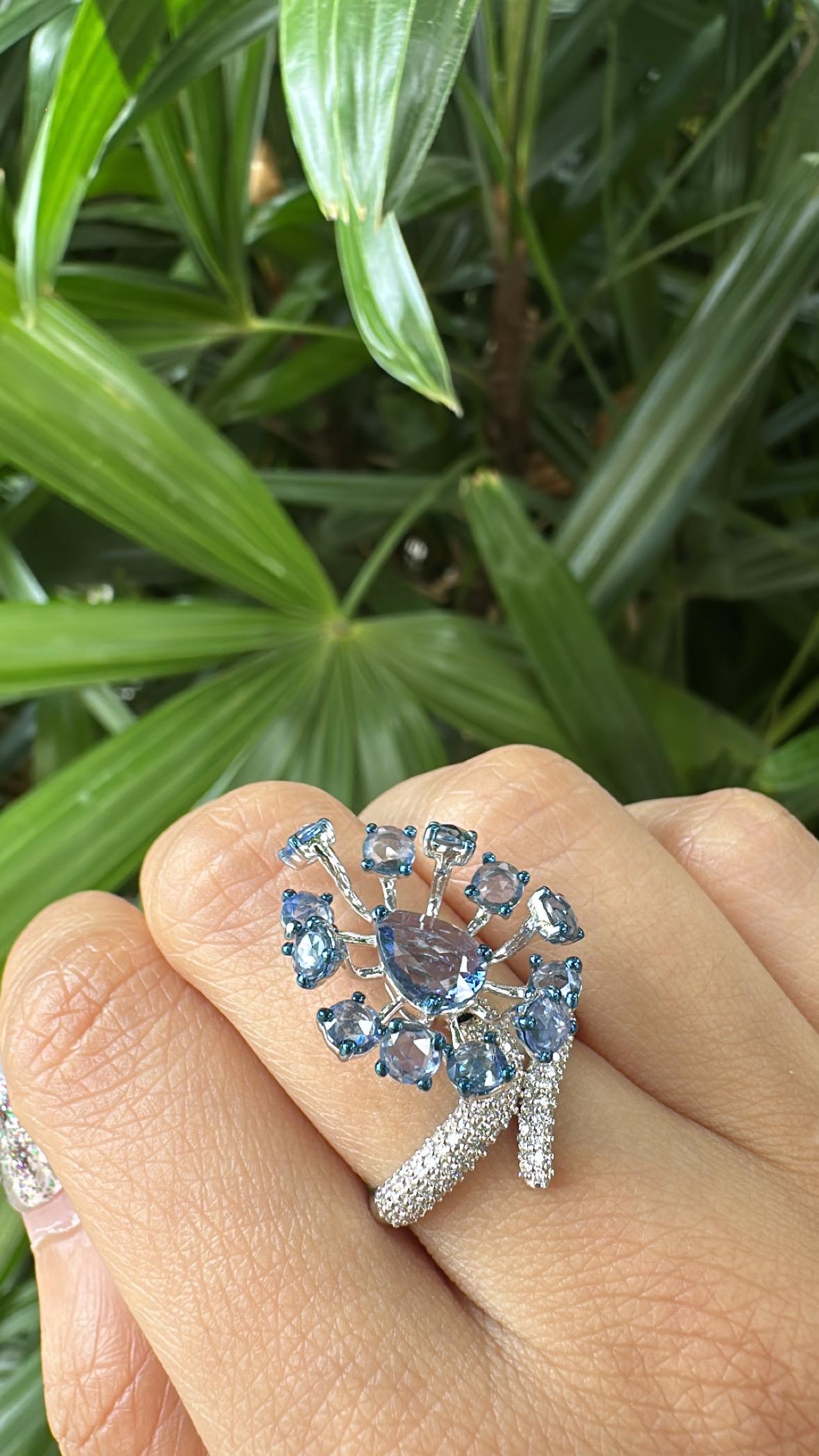 Cocktailring aus 18 Karat Gold, 3,66 Karat, blaue Ceylon-Saphire und Diamanten im Angebot 2