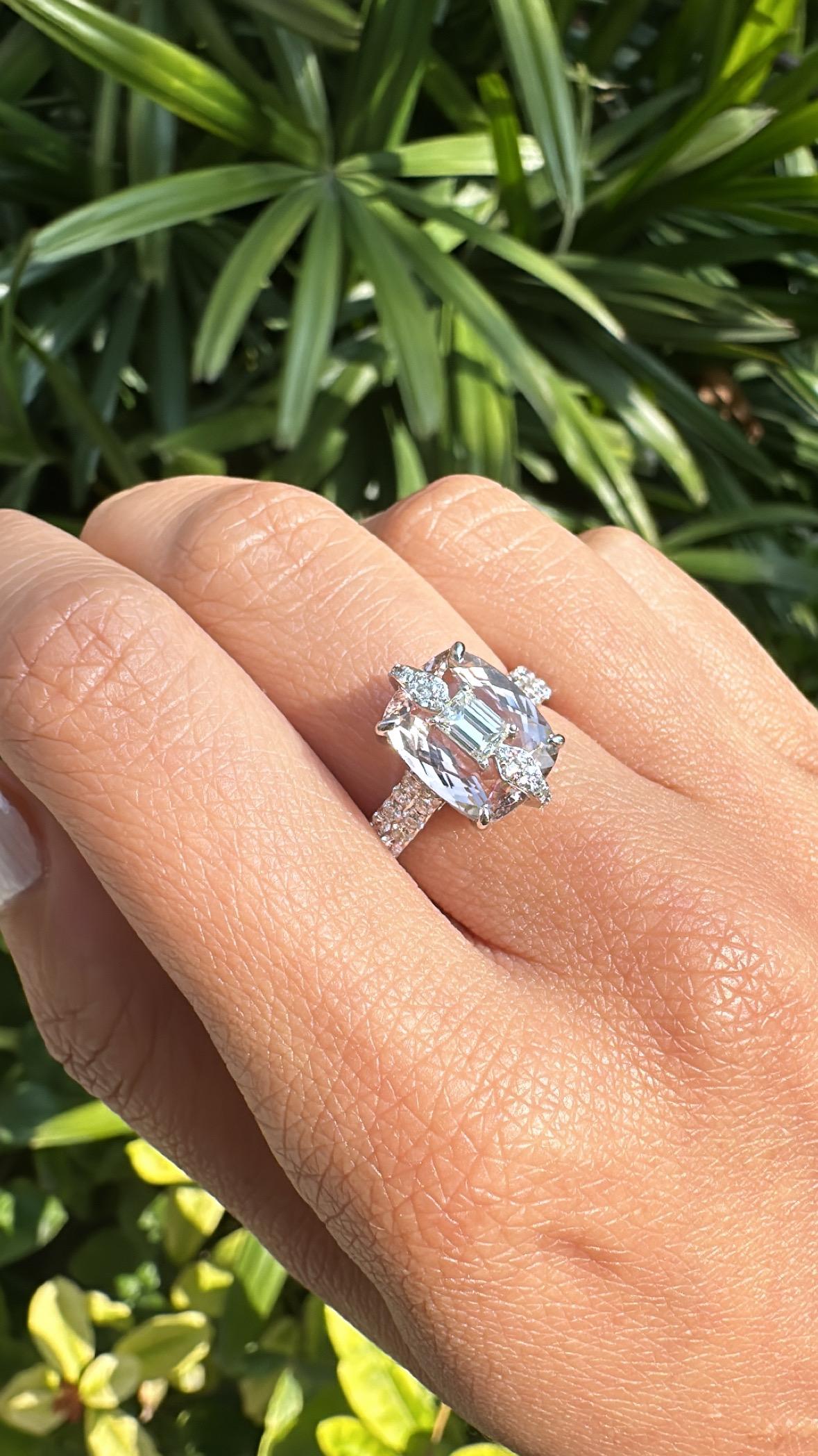 Verlobungsring aus 18 Karat Gold, 3,66 Karat Morganit und Diamanten im Smaragdschliff im Angebot 5
