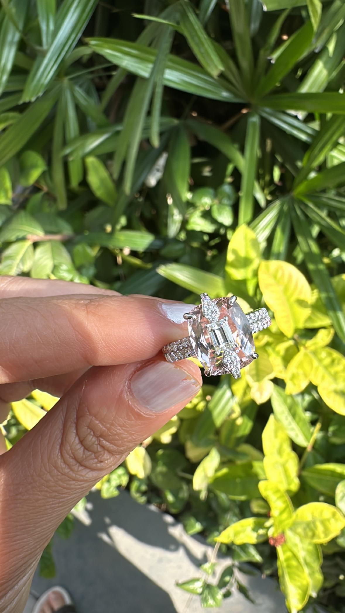 Verlobungsring aus 18 Karat Gold, 3,66 Karat Morganit und Diamanten im Smaragdschliff im Angebot 6