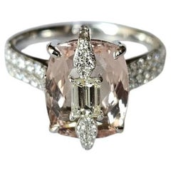 Anillo de compromiso de oro de 18 quilates, 3,66 quilates de Morganita y diamantes talla esmeralda