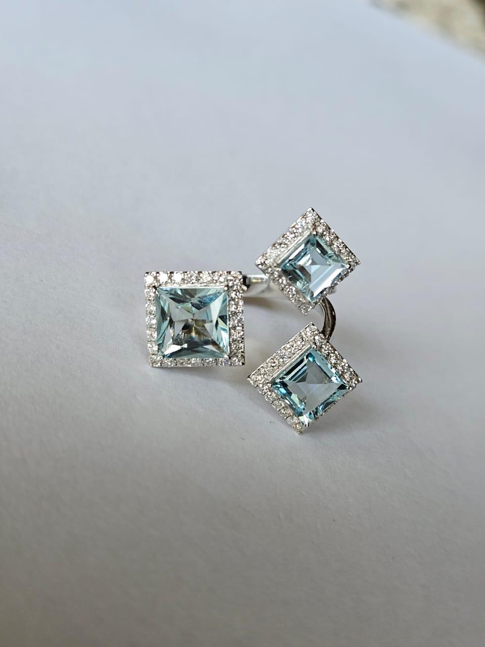 Engastado en oro de 18 quilates, 3,80 quilates, aguamarina y diamantes Anillo de cóctel de tres piedras en venta 3