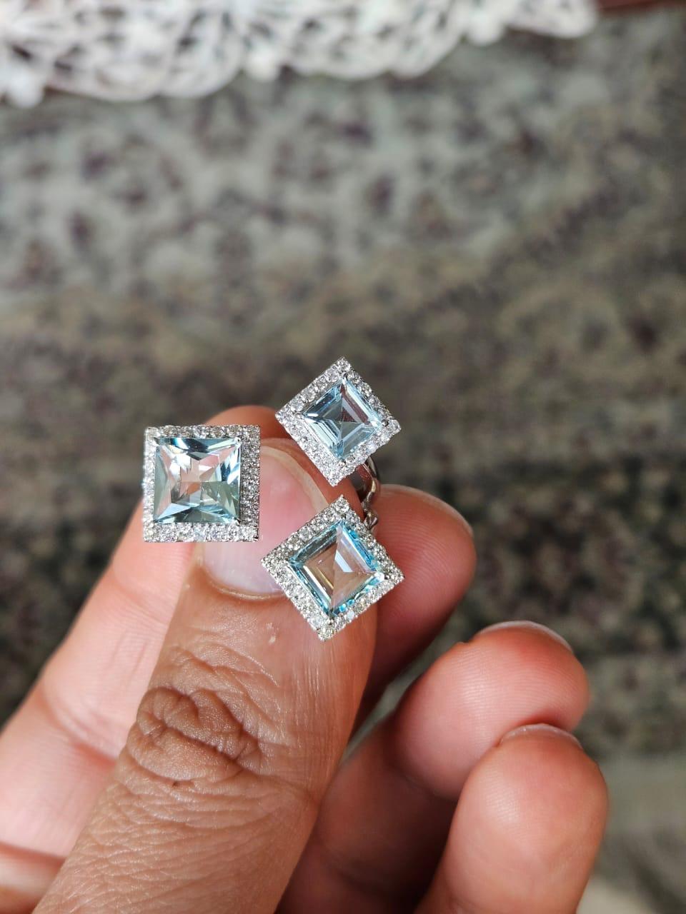 Engastado en oro de 18 quilates, 3,80 quilates, aguamarina y diamantes Anillo de cóctel de tres piedras en venta 2