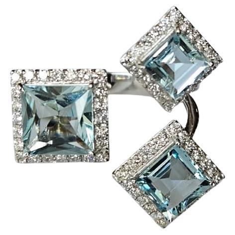 Engastado en oro de 18 quilates, 3,80 quilates, aguamarina y diamantes Anillo de cóctel de tres piedras en venta