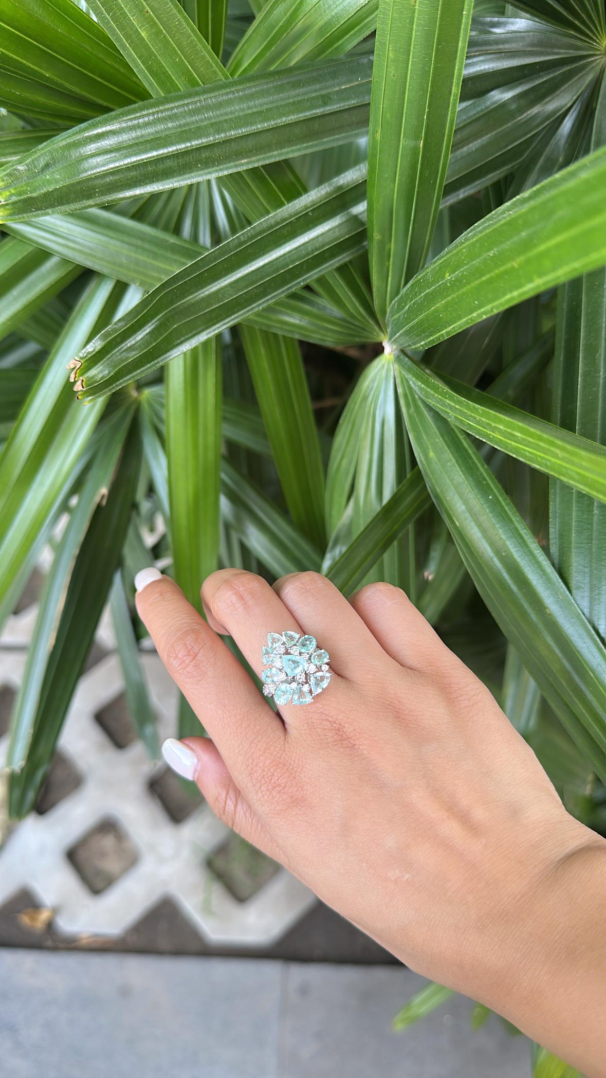 Anello di fidanzamento con tormaline Paraiba e diamanti in oro 18 carati, 3,98 carati in vendita 1