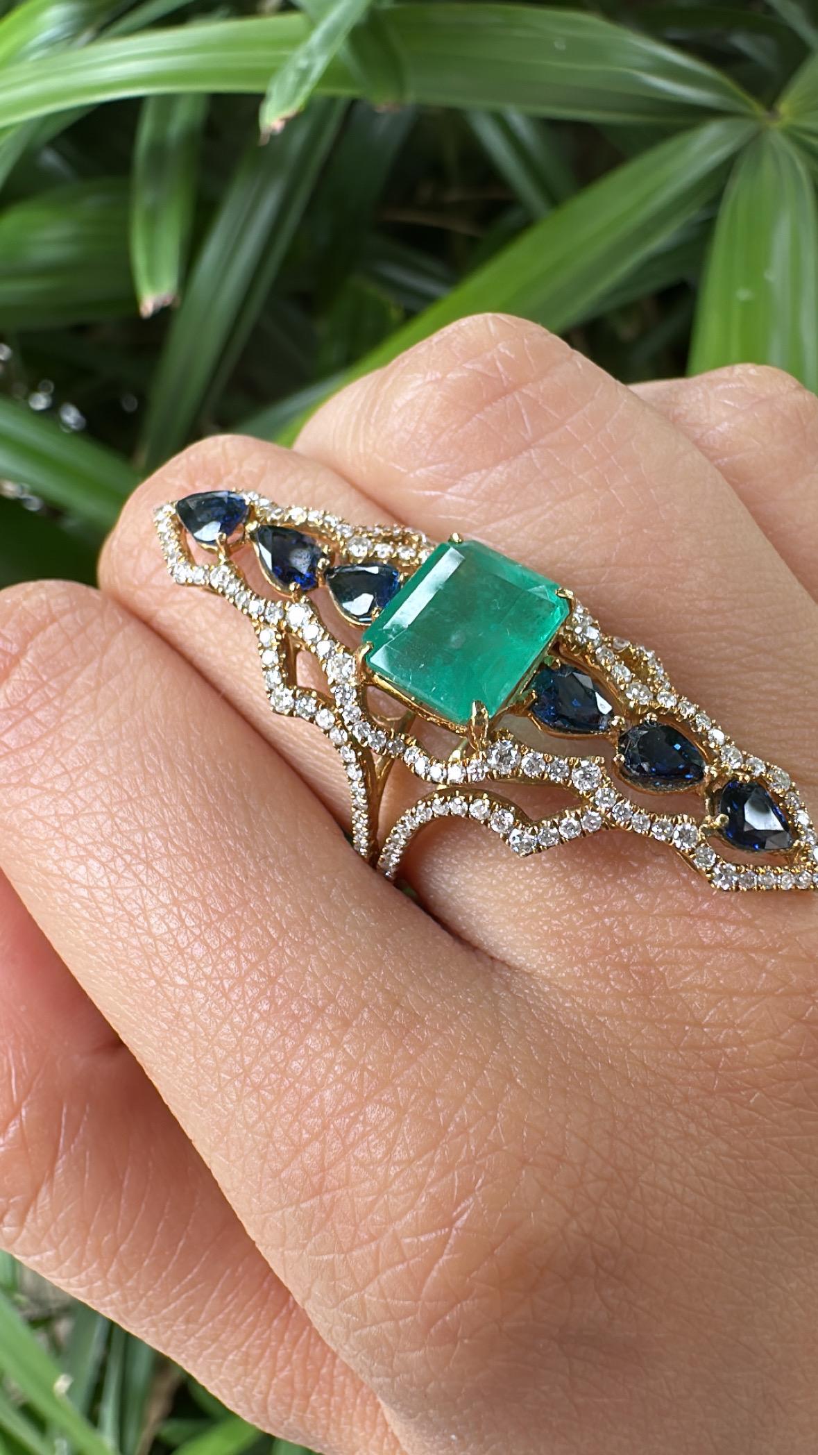 Set in 18K Gold, 3.99 carats Emerald, Blue Sapphires & Diamonds Cocktail Ring For Sale 5