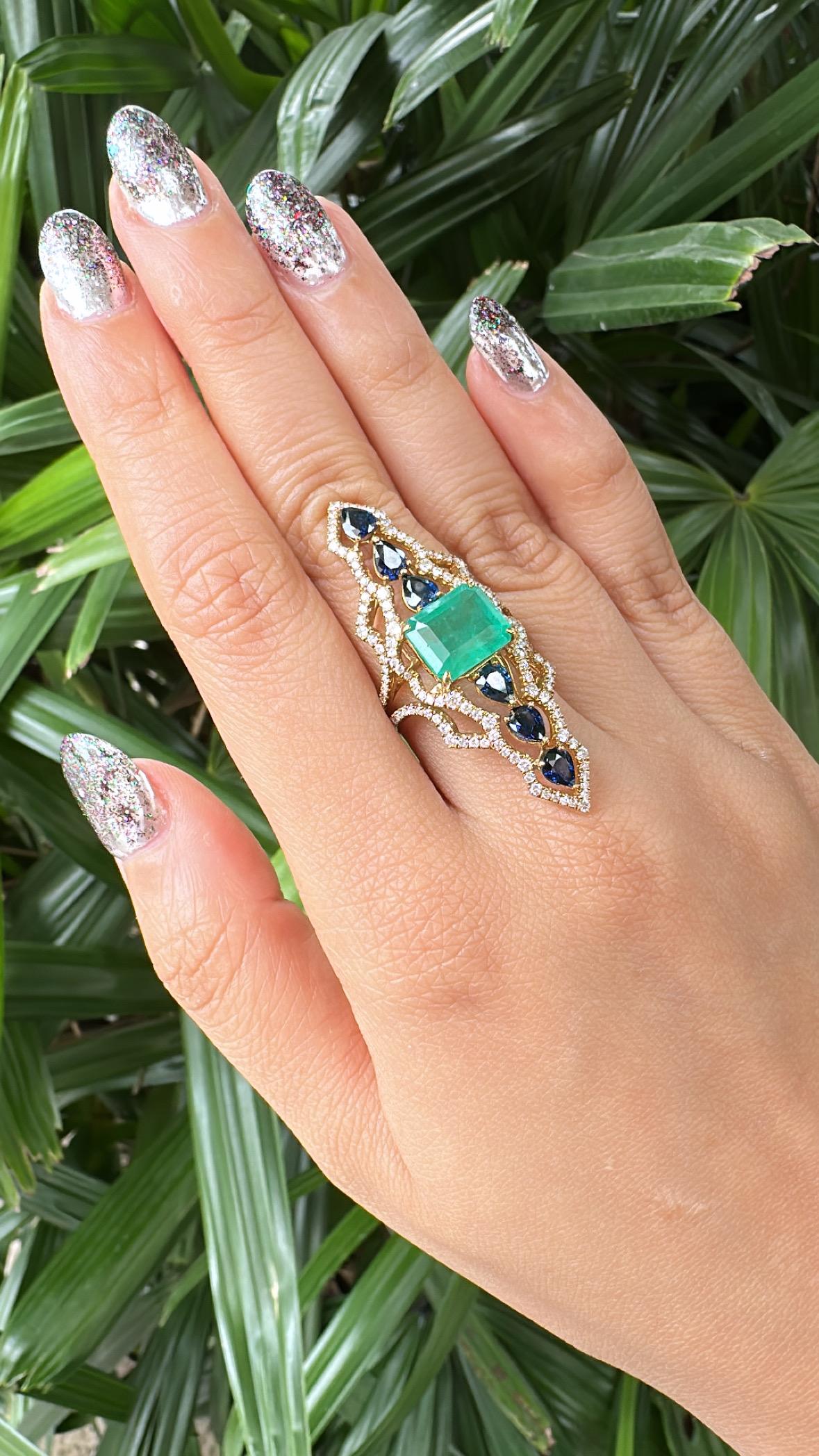 Set in 18K Gold, 3.99 carats Emerald, Blue Sapphires & Diamonds Cocktail Ring For Sale 7