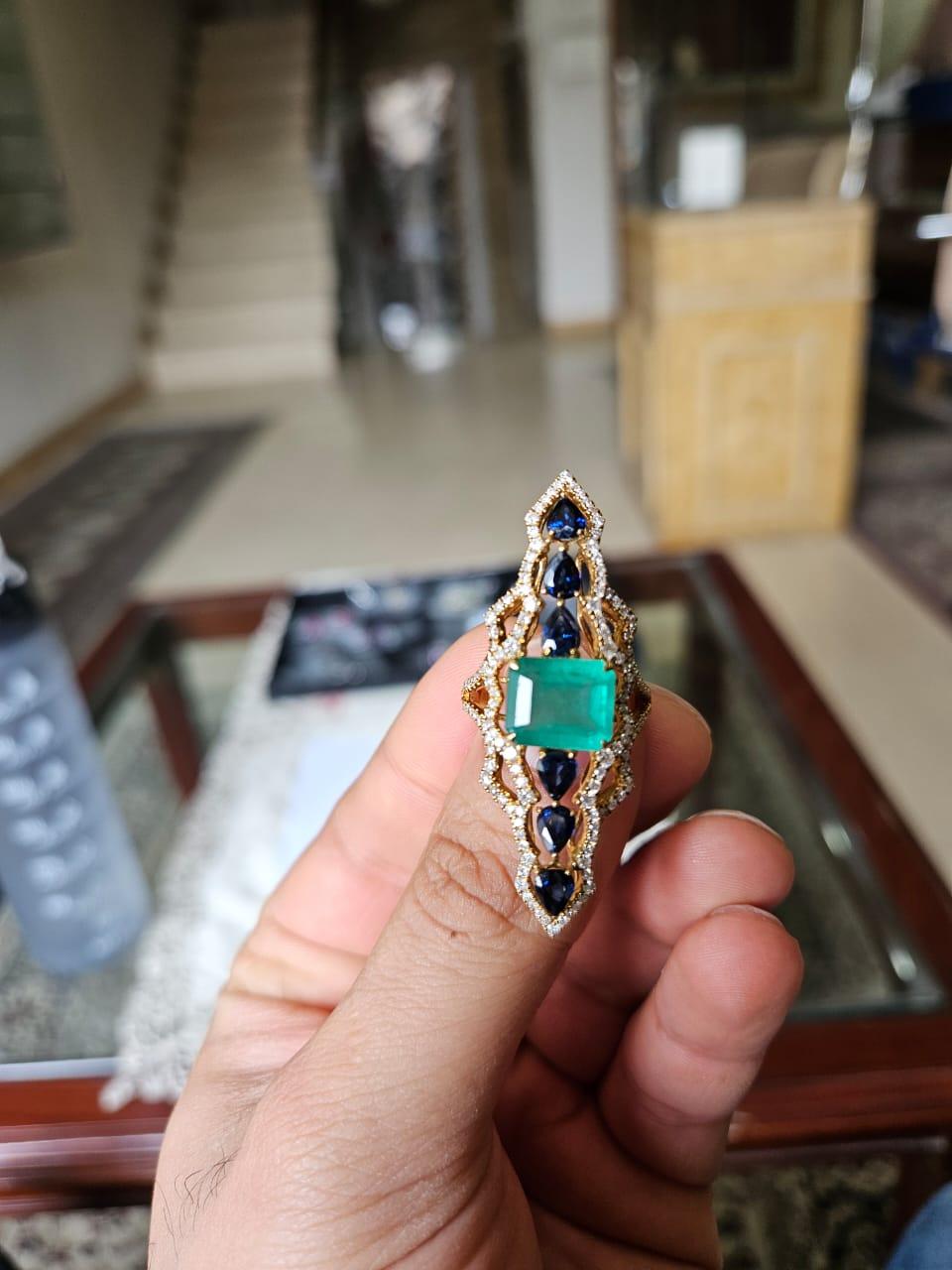Women's or Men's Set in 18K Gold, 3.99 carats Emerald, Blue Sapphires & Diamonds Cocktail Ring For Sale