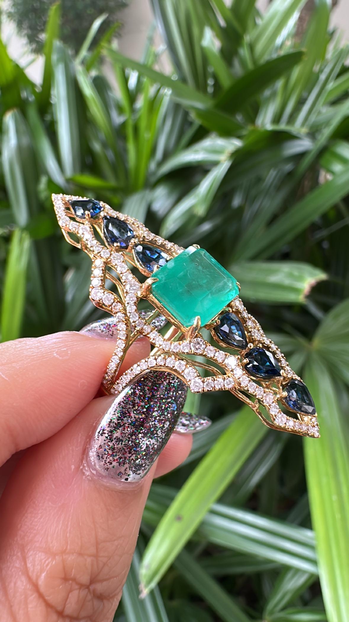Set in 18K Gold, 3.99 carats Emerald, Blue Sapphires & Diamonds Cocktail Ring For Sale 3