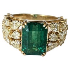Set in 18K Gold, 3.99 carats, Zambian Emerald & Yellow Diamonds Engagement Ring