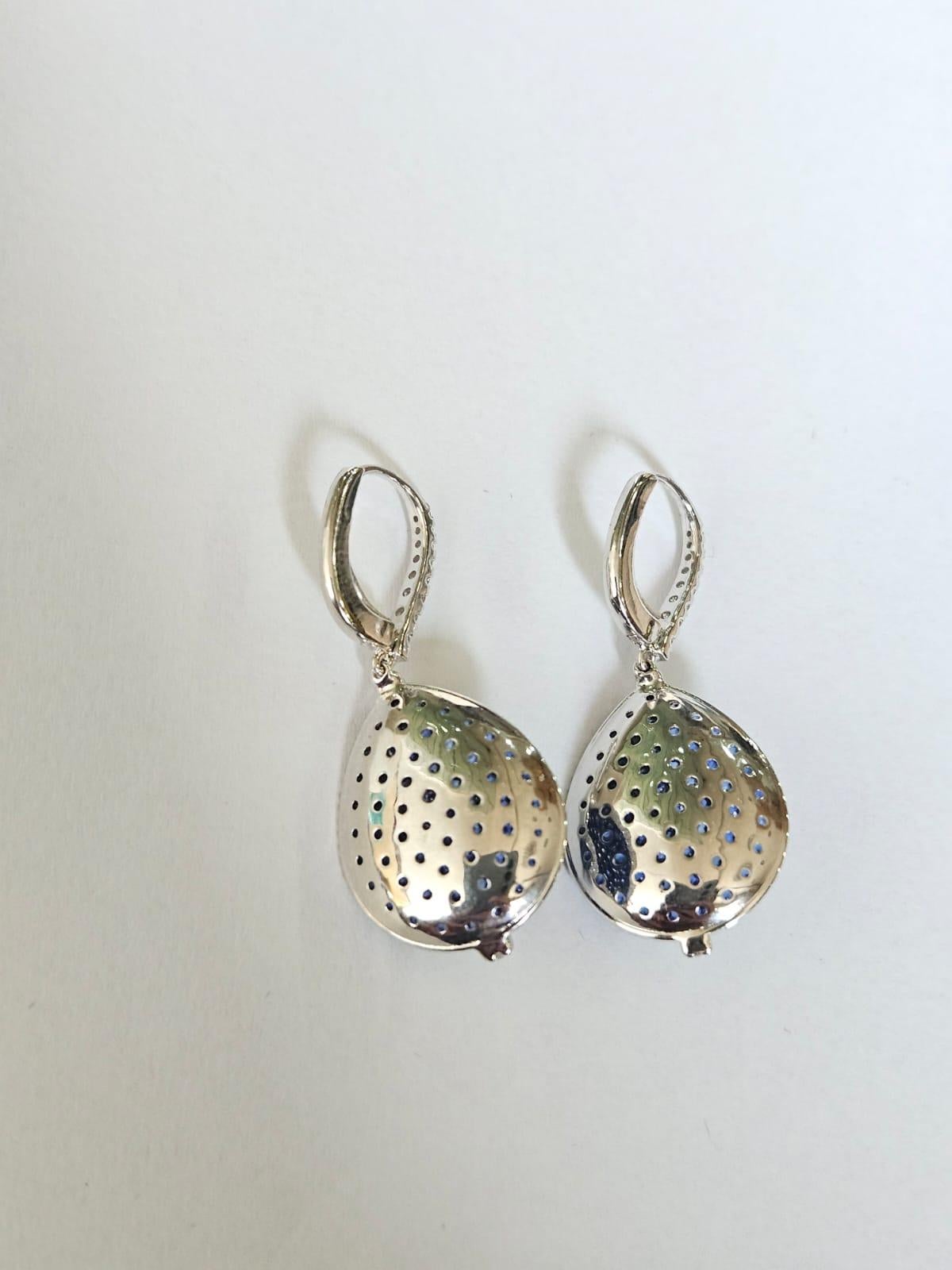 Modern Set in 18K Gold, 4.02 carats, Ceylon Blue Sapphires & Diamonds Dangle Earrings For Sale