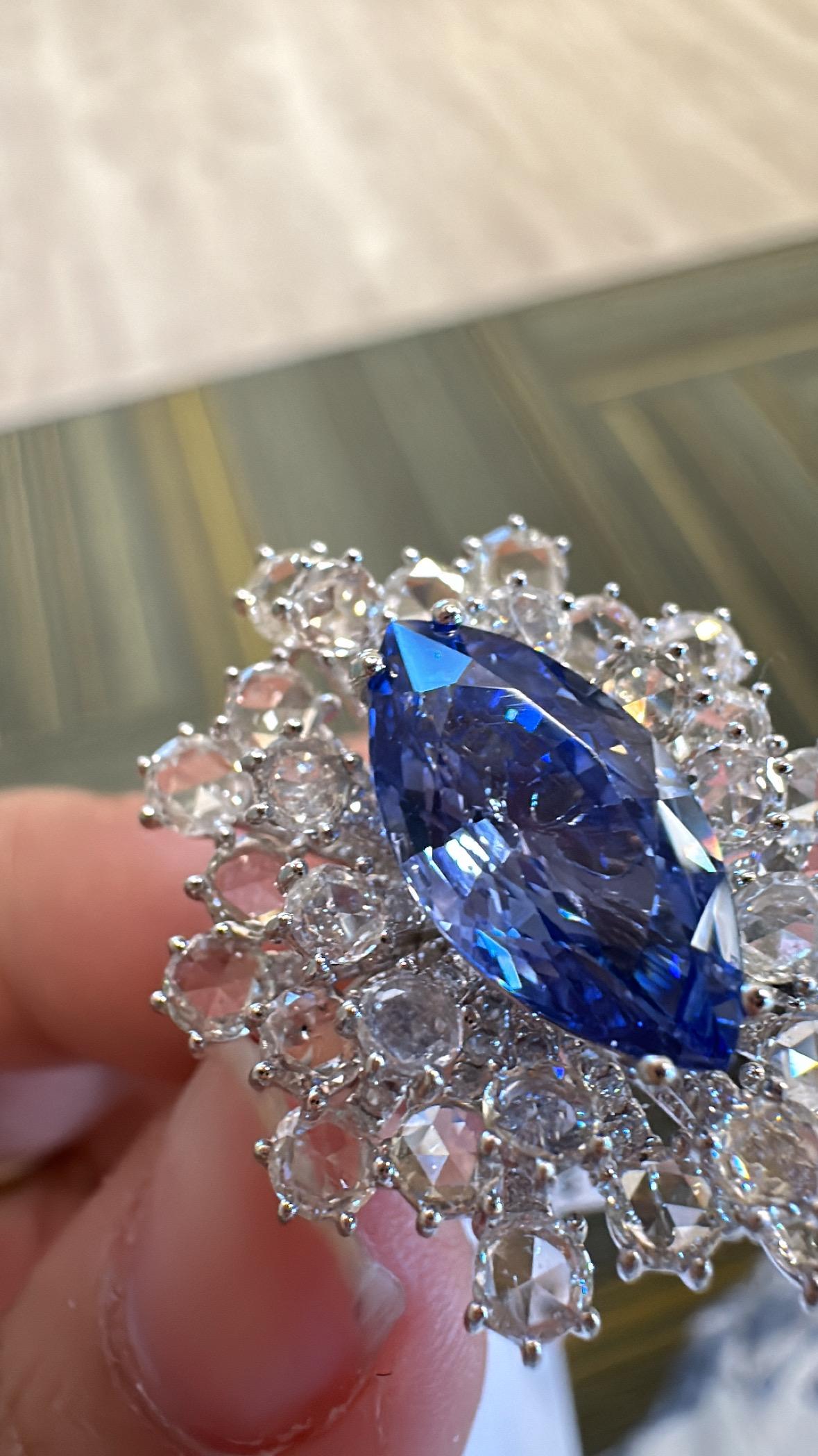 Set in 18K Gold, 4.05 carats, Blue Sapphire & Rose Cut Diamonds Engagement Ring For Sale 7