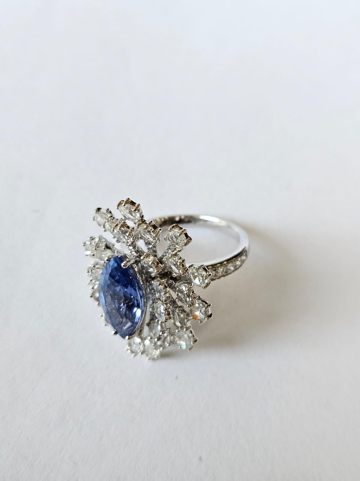 Set in 18K Gold, 4.05 carats, Blue Sapphire & Rose Cut Diamonds Engagement Ring In New Condition For Sale In Hong Kong, HK
