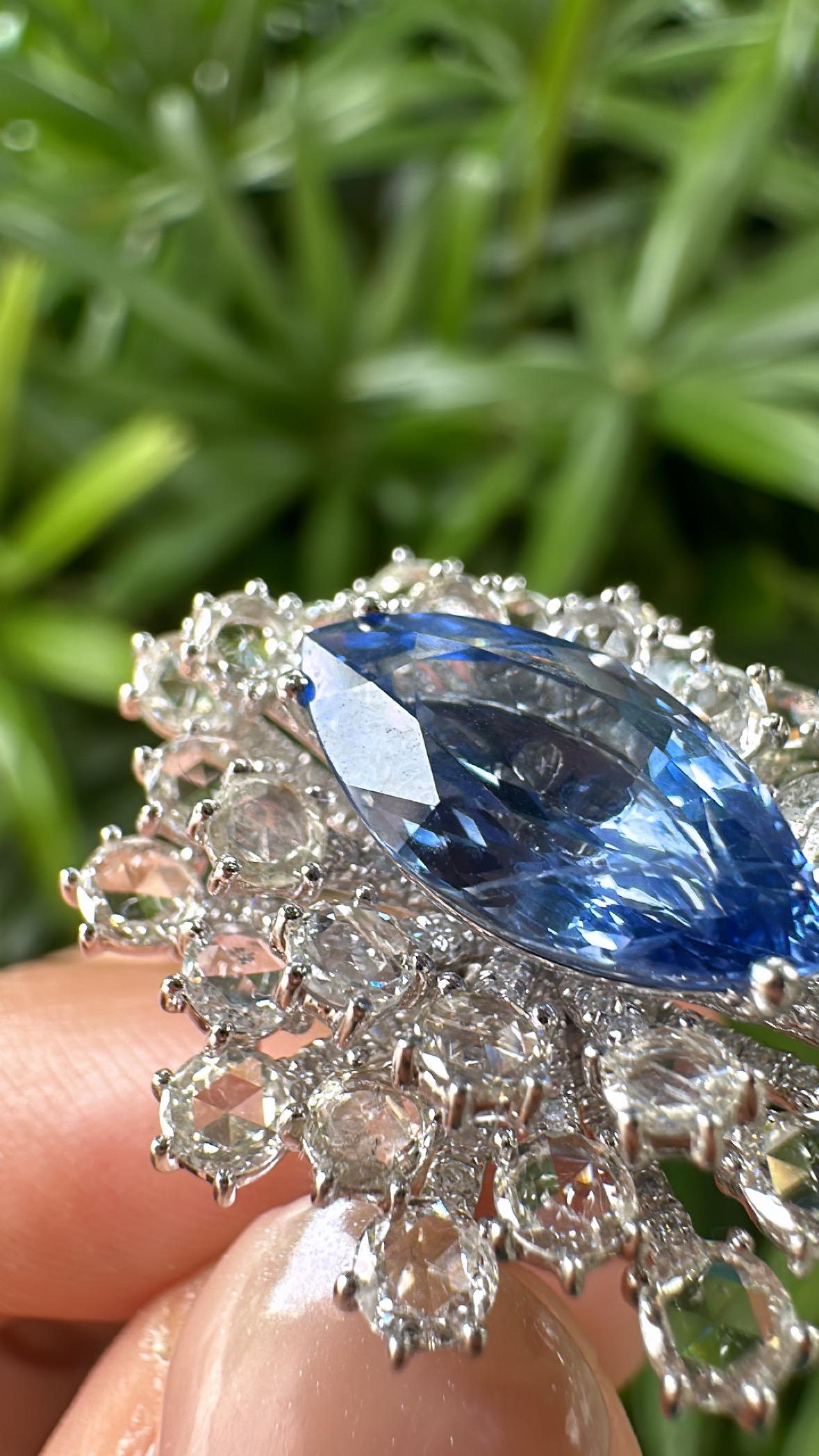 Set in 18K Gold, 4.05 carats, Blue Sapphire & Rose Cut Diamonds Engagement Ring For Sale 1