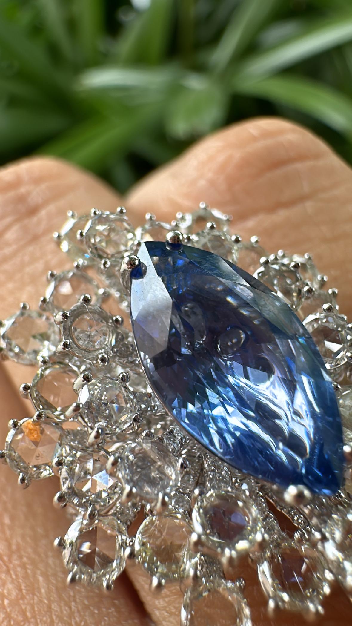 Set in 18K Gold, 4.05 carats, Blue Sapphire & Rose Cut Diamonds Engagement Ring For Sale 4