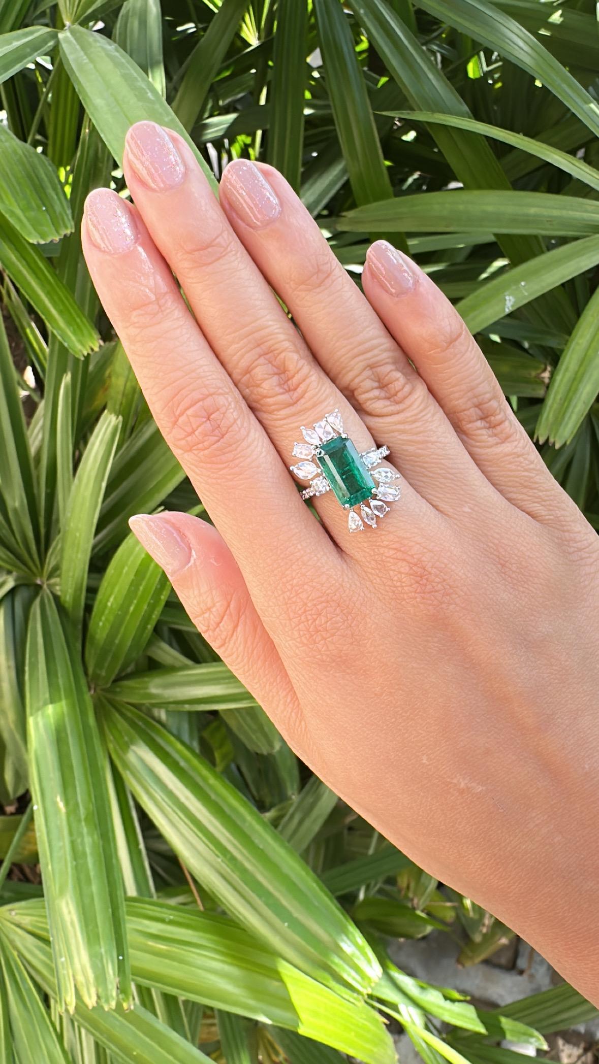 Bague de fiançailles en or 18 carats, émeraude de Zambie de 4,07 carats et diamants de taille rose en vente 5