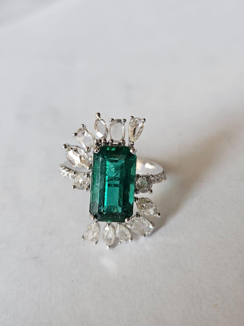 Bague de fiançailles en or 18 carats, émeraude de Zambie de 4,07 carats et diamants de taille rose Neuf - En vente à Hong Kong, HK