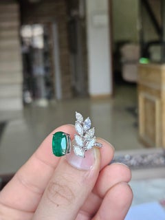 Anillo de compromiso con esmeralda natural de Zambia de 4,23 quilates y diamantes, engastado en oro de 18 quilates