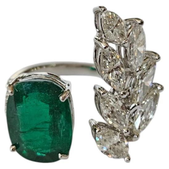 Set in 18K Gold, 4.23 carats, natural Zambian Emerald & Diamond Engagement Ring