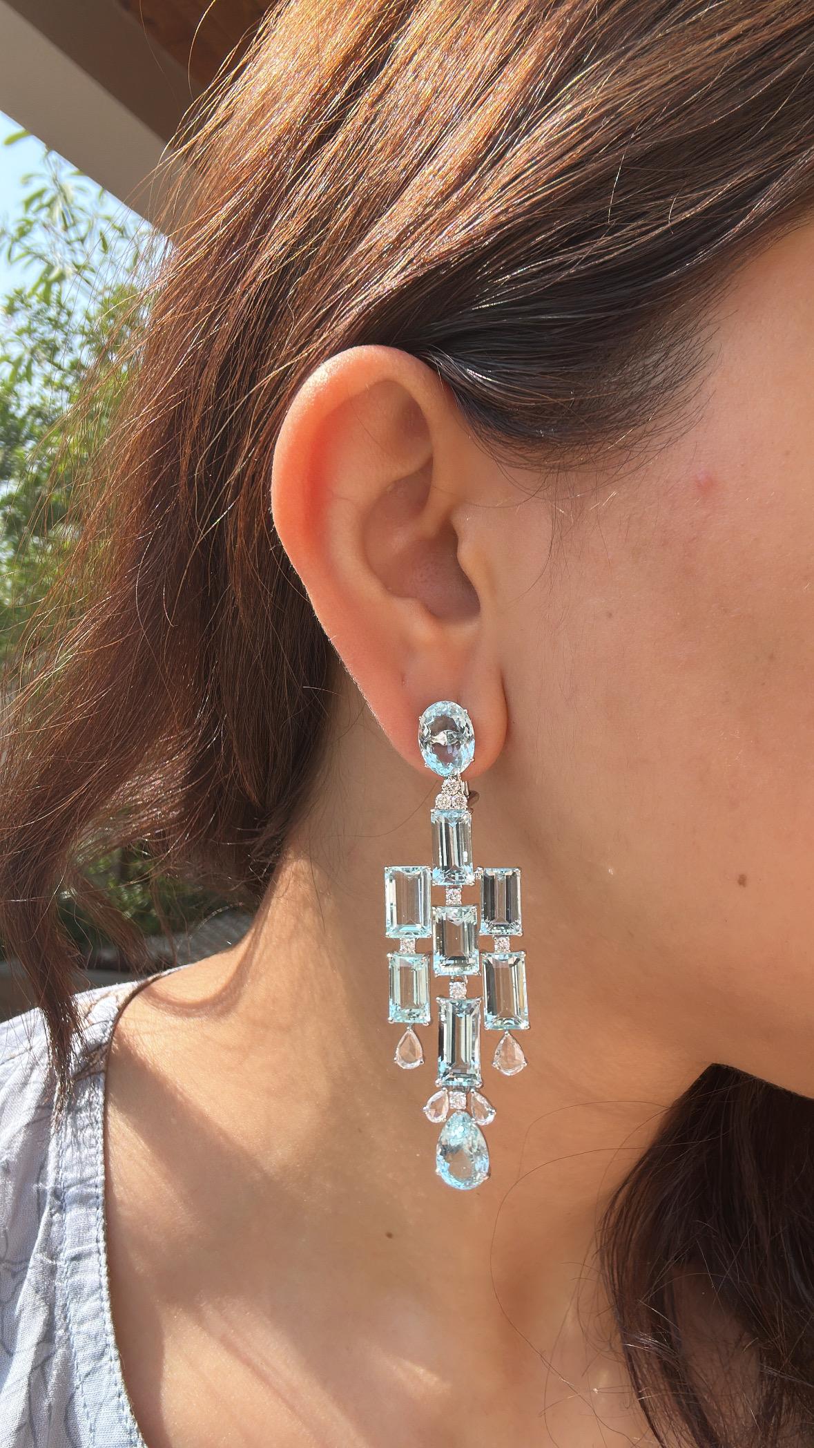 Set in 18K Gold, 43.33 carats Aquamarine & Rose cut Diamonds Chandelier Earrings For Sale 4