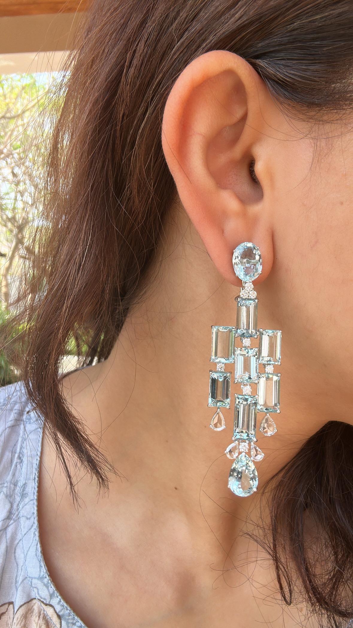 Set in 18K Gold, 43.33 carats Aquamarine & Rose cut Diamonds Chandelier Earrings For Sale 7