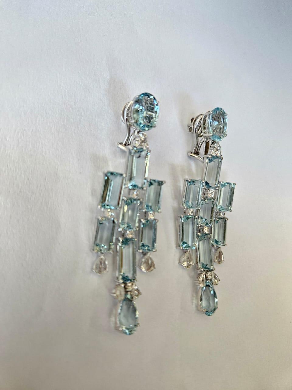 Emerald Cut Set in 18K Gold, 43.33 carats Aquamarine & Rose cut Diamonds Chandelier Earrings For Sale