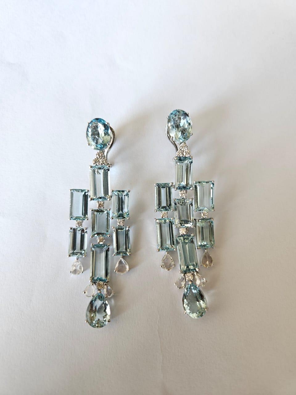 Women's or Men's Set in 18K Gold, 43.33 carats Aquamarine & Rose cut Diamonds Chandelier Earrings For Sale