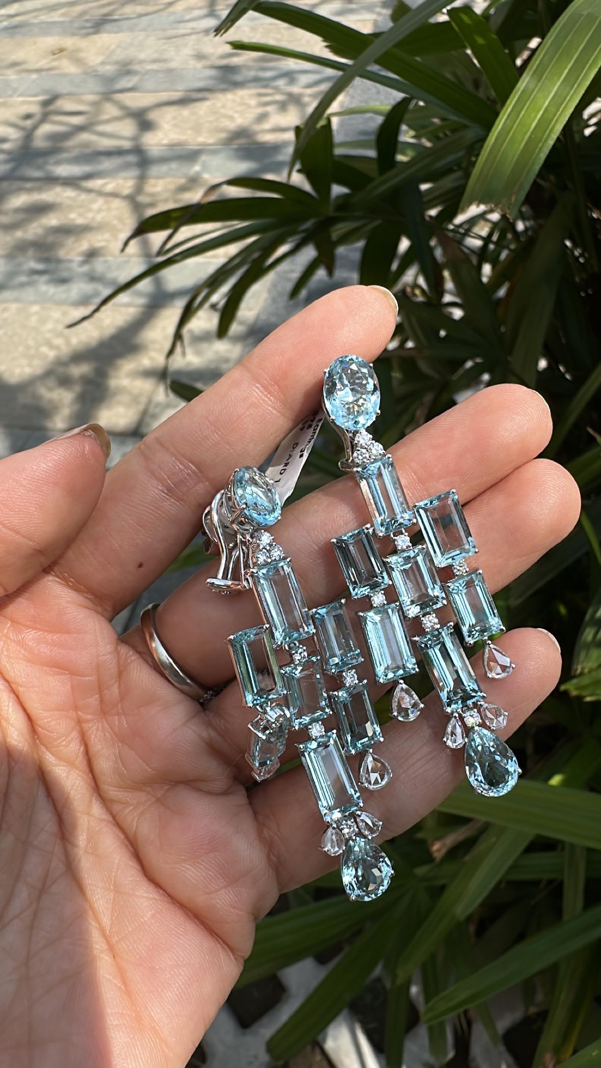 Set in 18K Gold, 43.33 carats Aquamarine & Rose cut Diamonds Chandelier Earrings For Sale 2