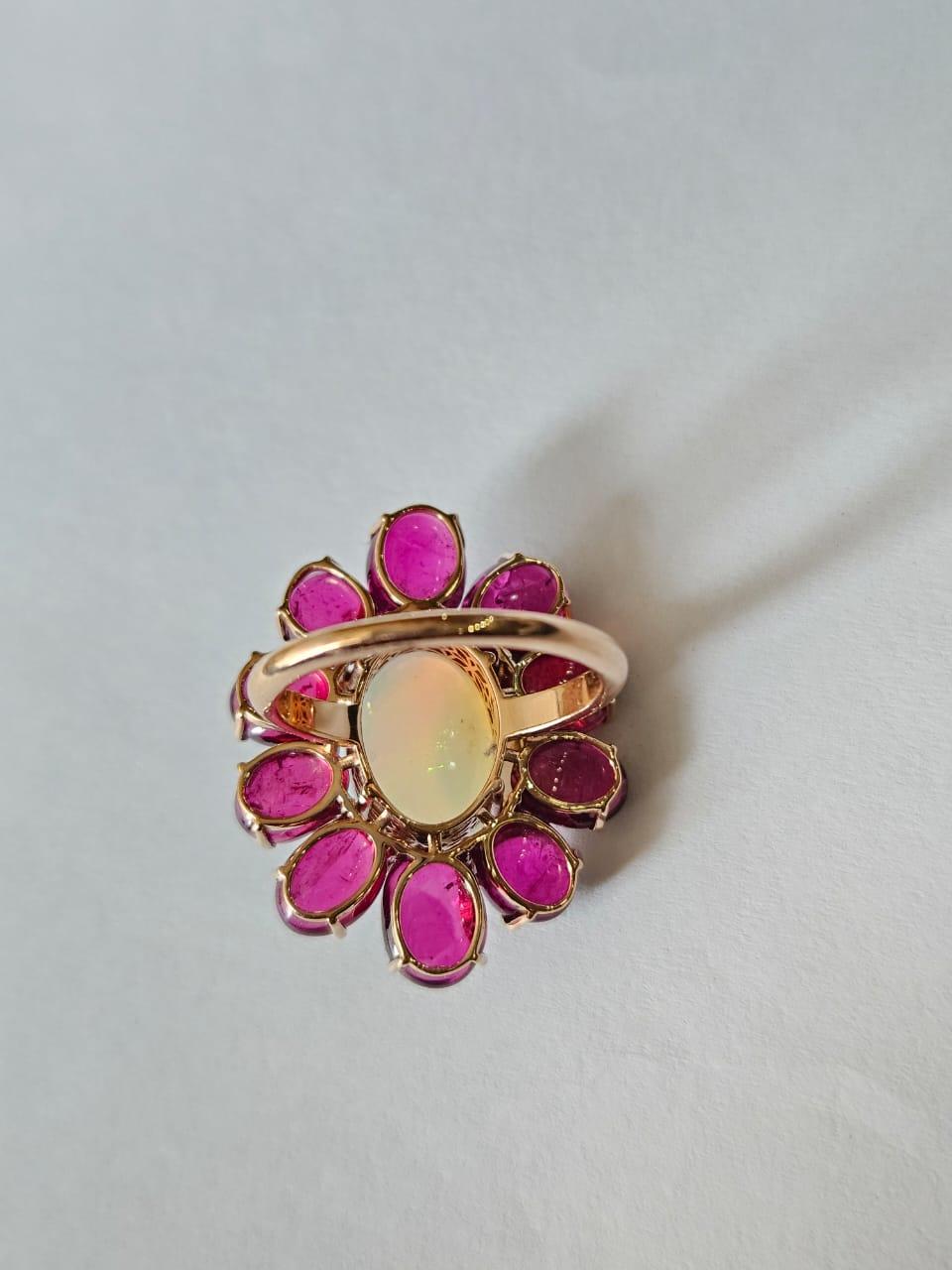 Moderne Bague cocktail en or 18 carats, opale éthiopienne, tourmaline et diamants de 4,39 carats en vente