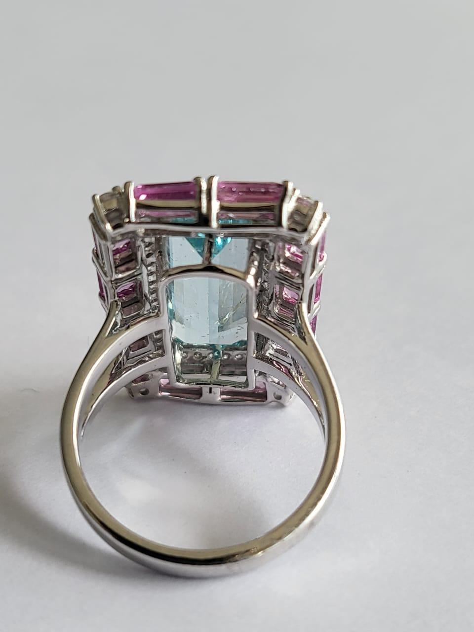 Modern Set in 18k Gold, 4.45 Carats Aquamarine, Pink Sapphires & Diamonds Cocktail Ring