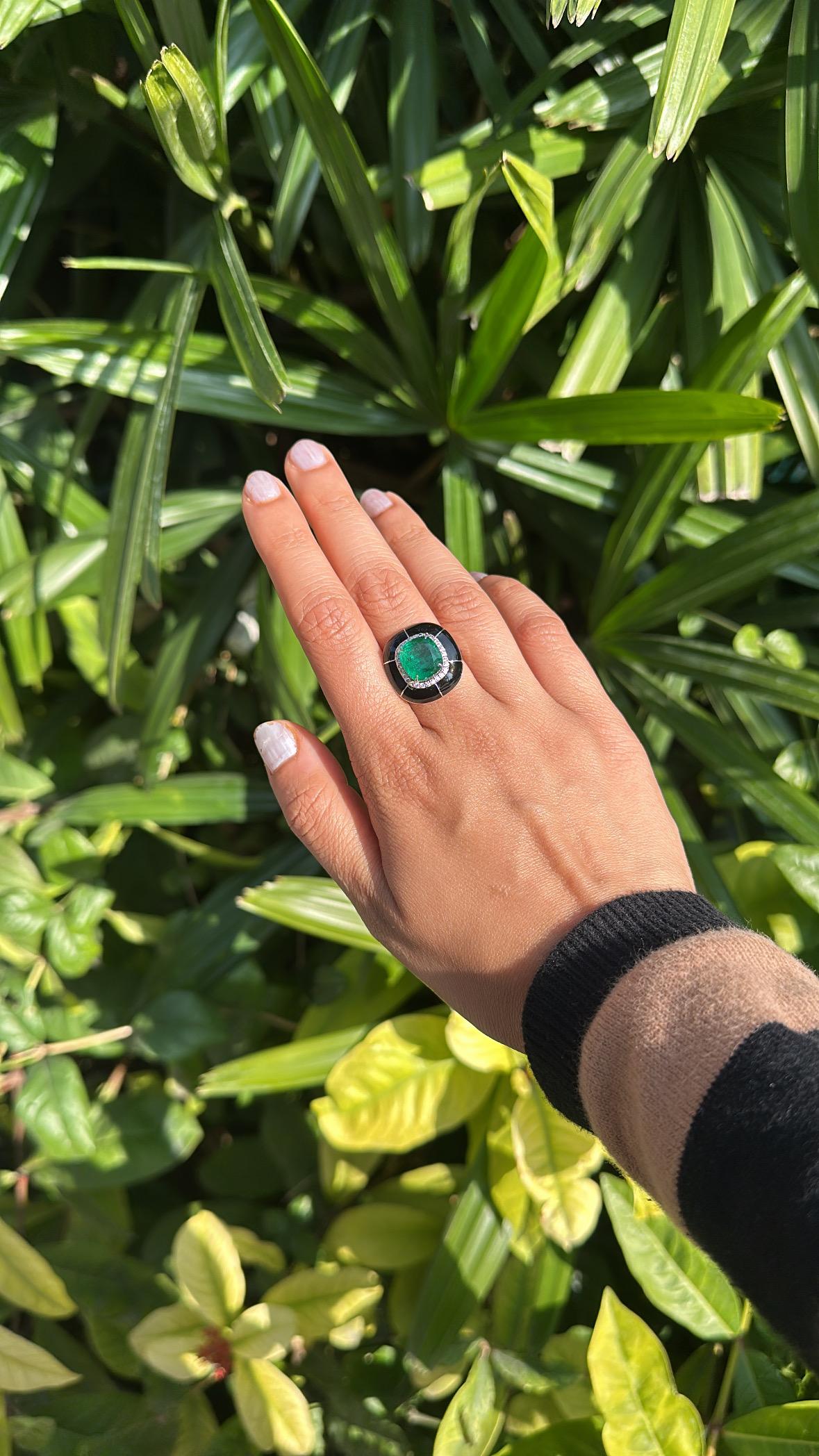 Set in 18K Gold, 4.51 carats, Emerald, Black Enamel & Diamonds Engagement Ring 5
