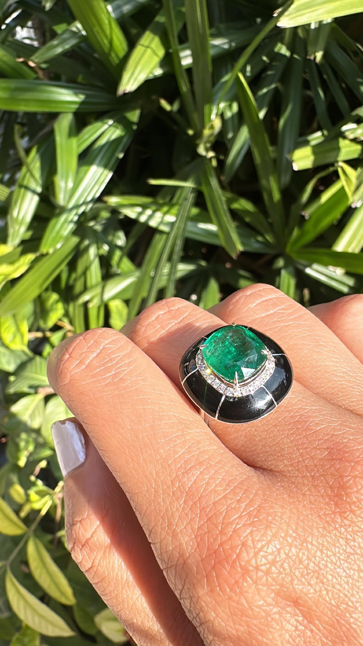 Set in 18K Gold, 4.51 carats, Emerald, Black Enamel & Diamonds Engagement Ring 6